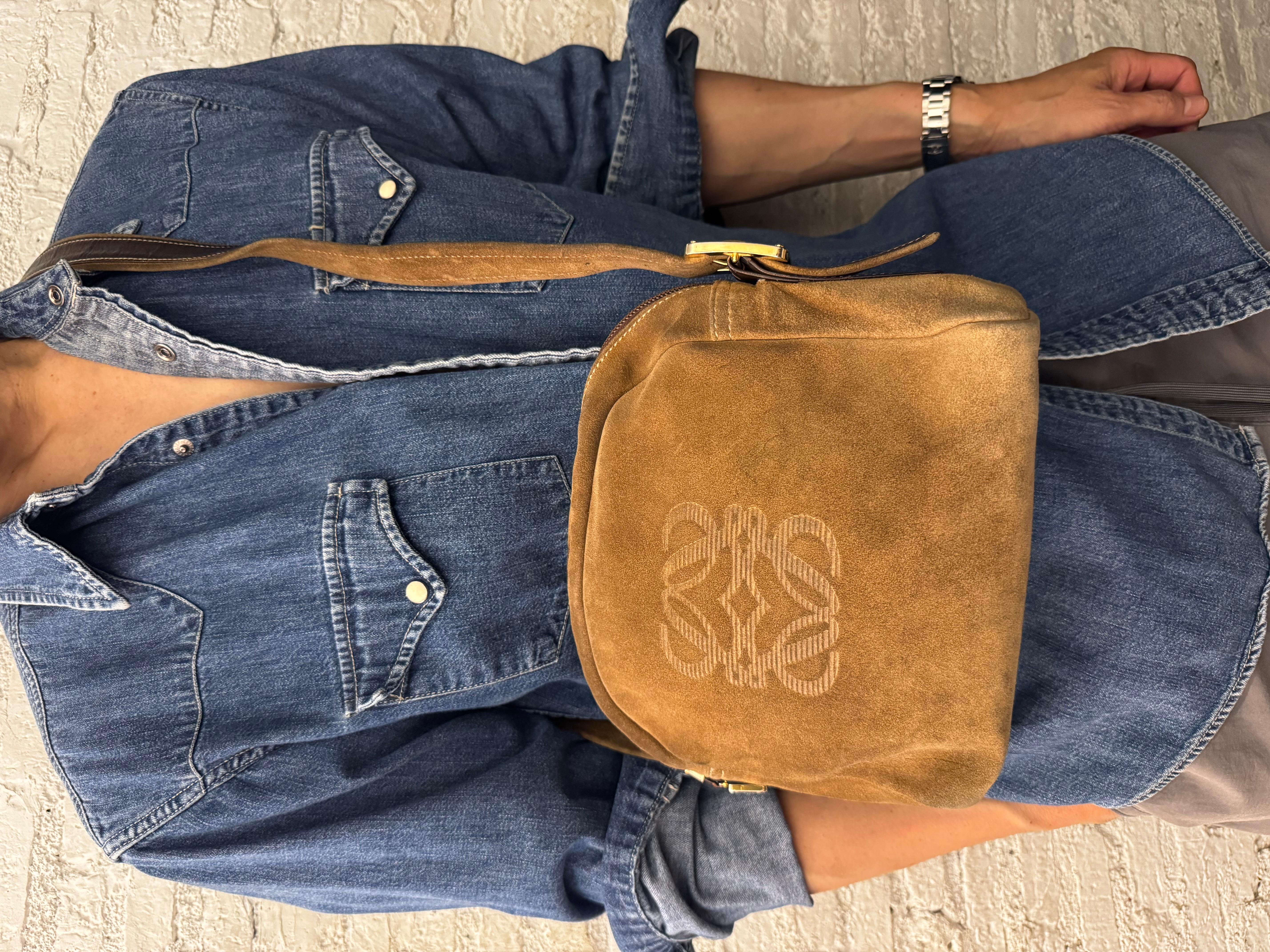 Vintage LOEWE Suede Anagram Camera Bag Brown Unisex en vente 2