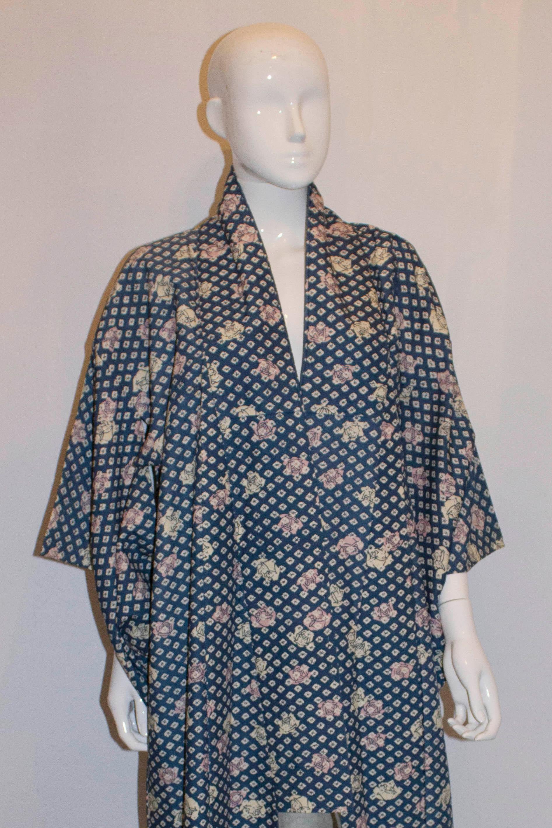 Vintage Long Blue Kimono with Rose Detail In Good Condition For Sale In London, GB
