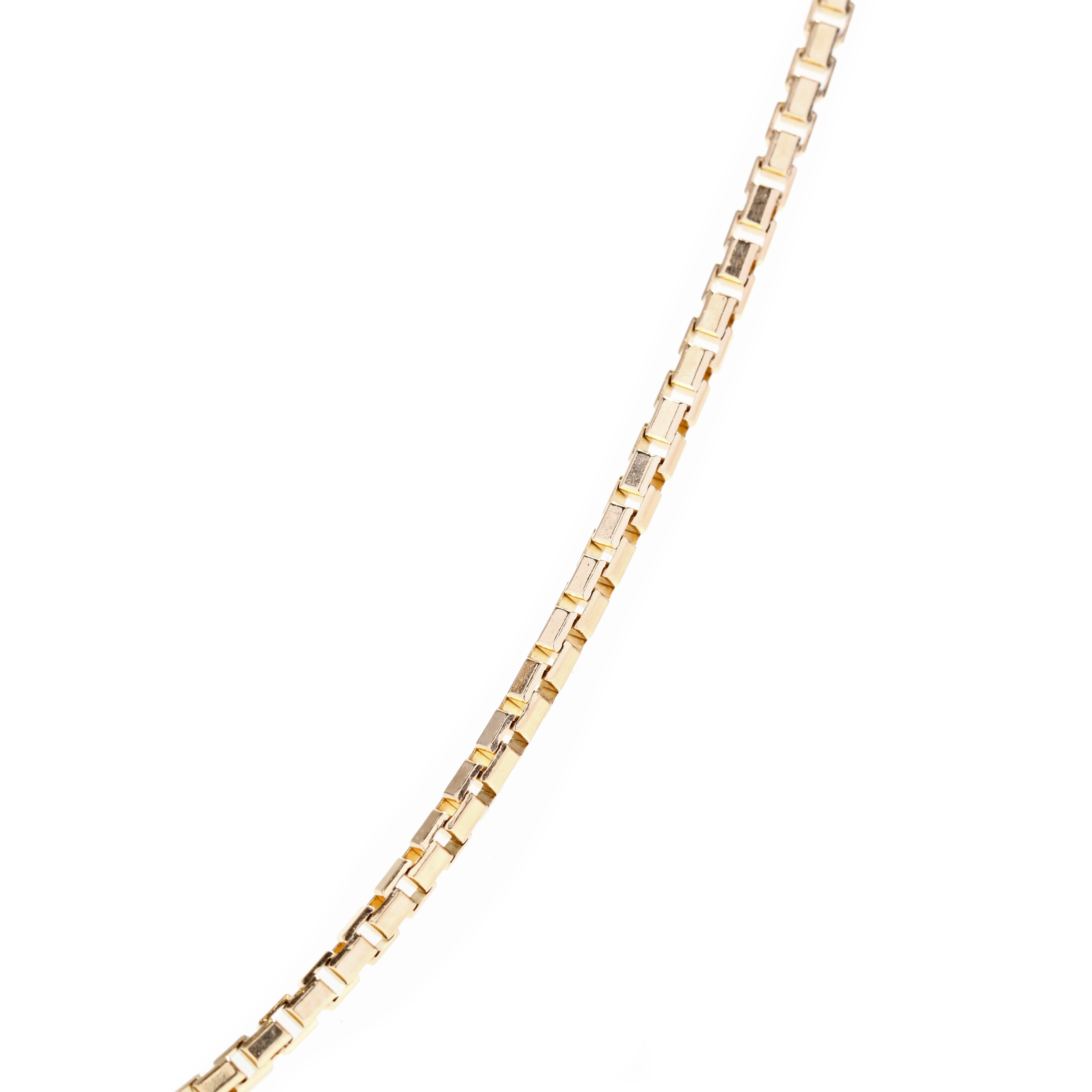 A vintage 14 karat yellow gold long medium box chain. This solid gold chain features square box links with a lobster clasp.

Length: 29.25 in.

Width: 1.7 mm

Weight: 8.4 dwts.



Ring Sizings & Modifications:
* We are happy to assist in any ring