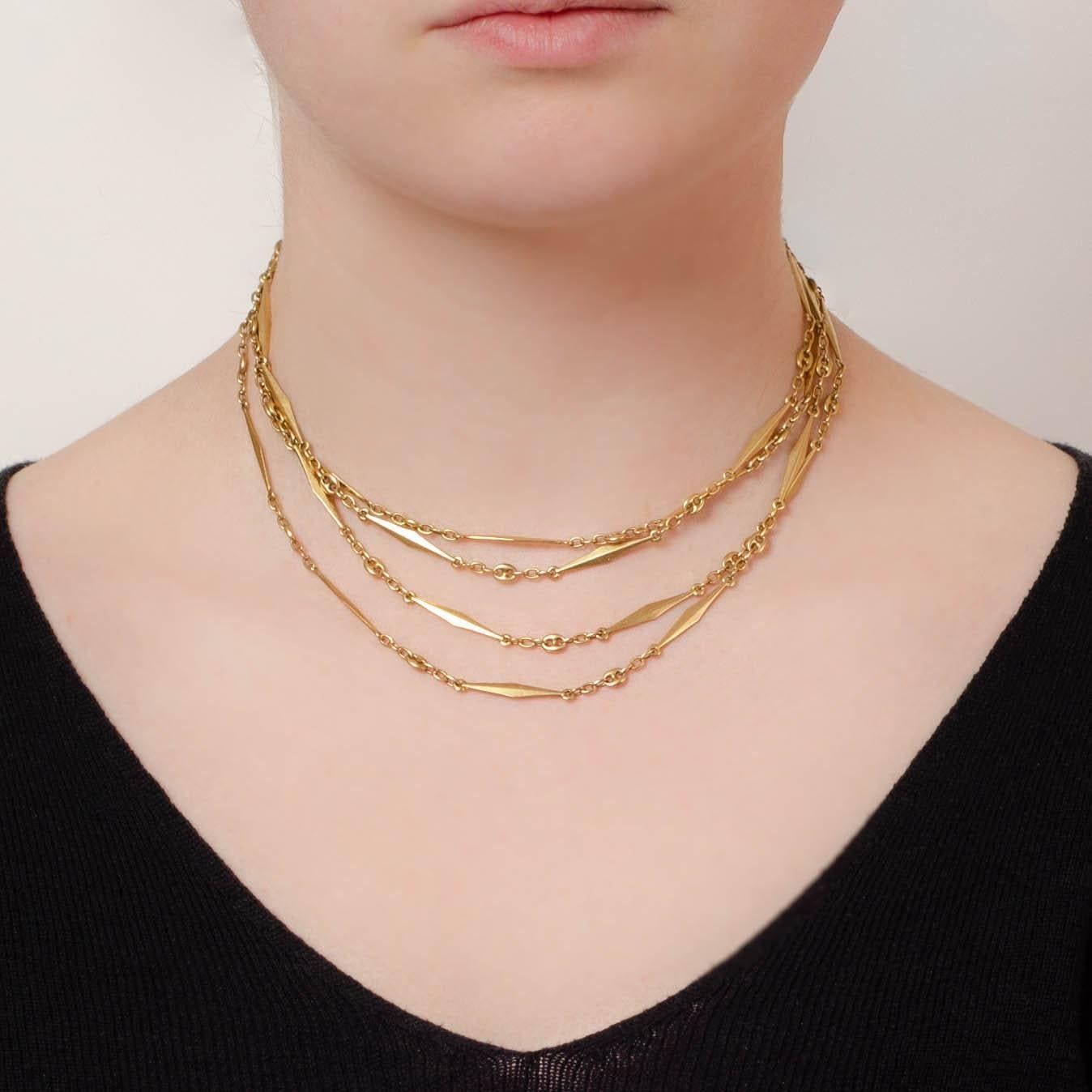 Collana vintage a catena lunga in oro 18 carati in vendita 1