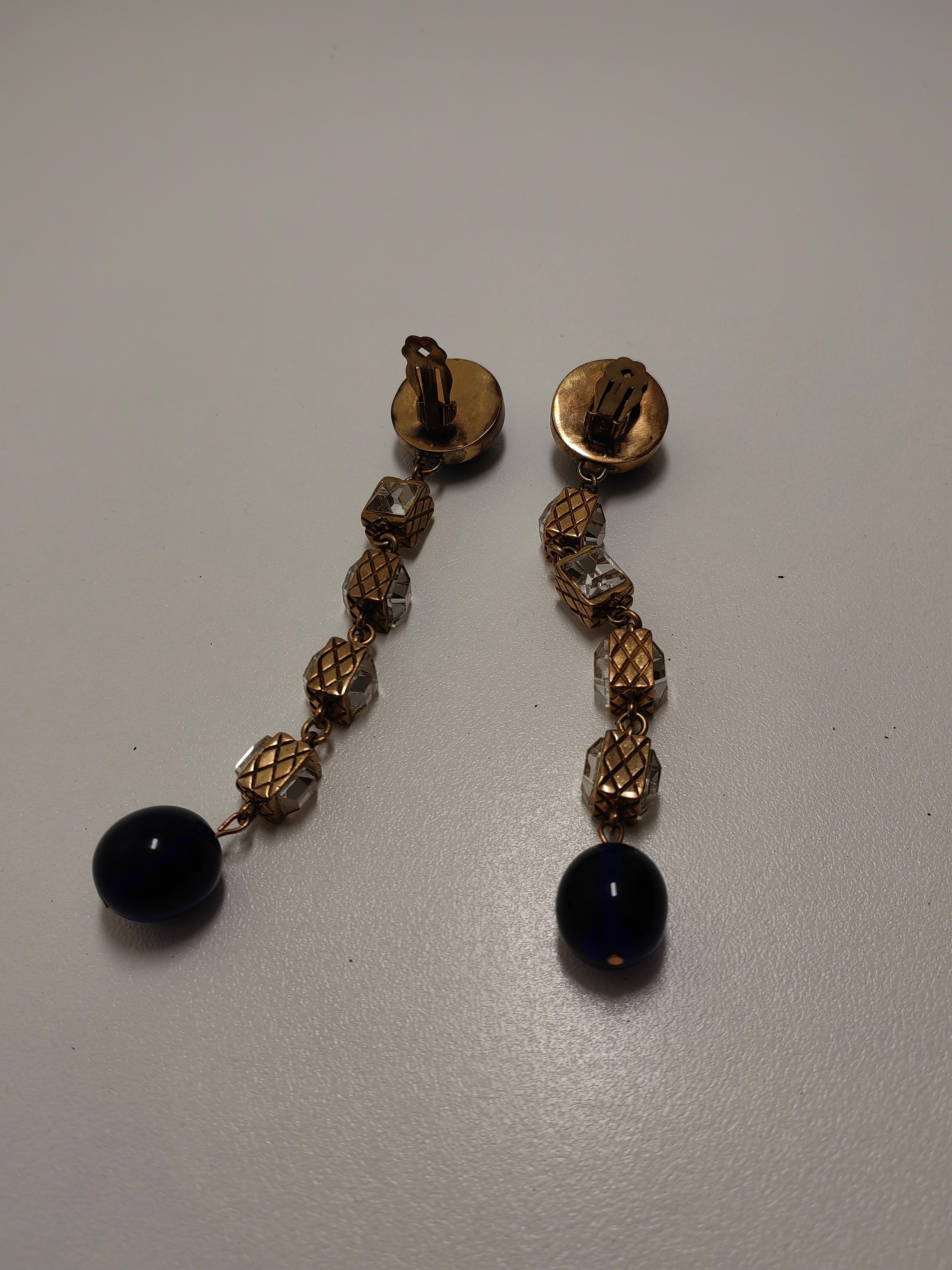 Chanel Vintage 90s Long Strand Blue Gripoix & Rhinestone Clip-On Earrings

Elevate your jewelry collection with these stunning Chanel vintage 1990s long strand clip-on earrings, a true statement piece from the iconic French fashion house. Crafted