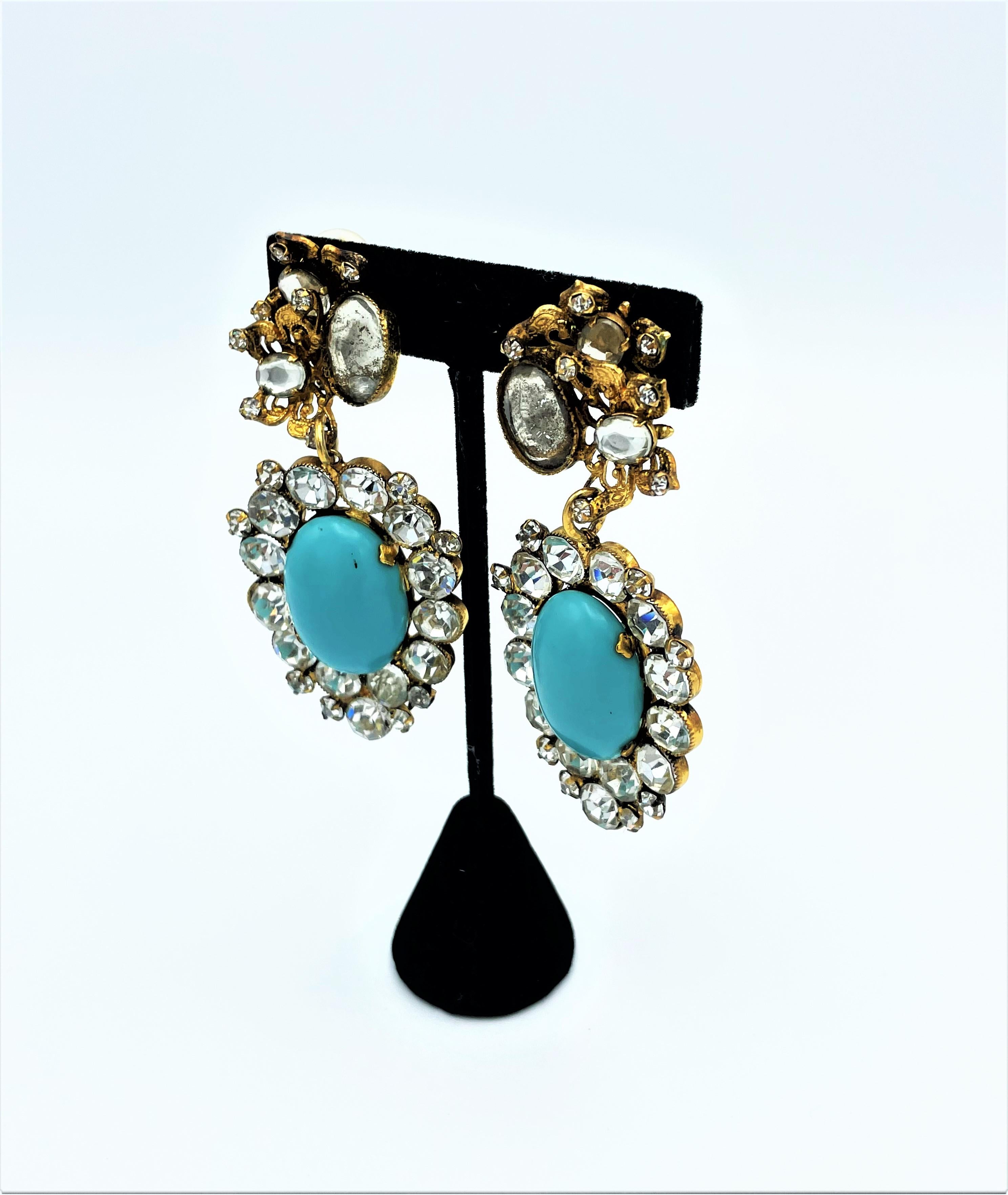 Round Cut Vintage long clip-on earring signed deLillo USA 1940/50, rhinestones and türkis For Sale