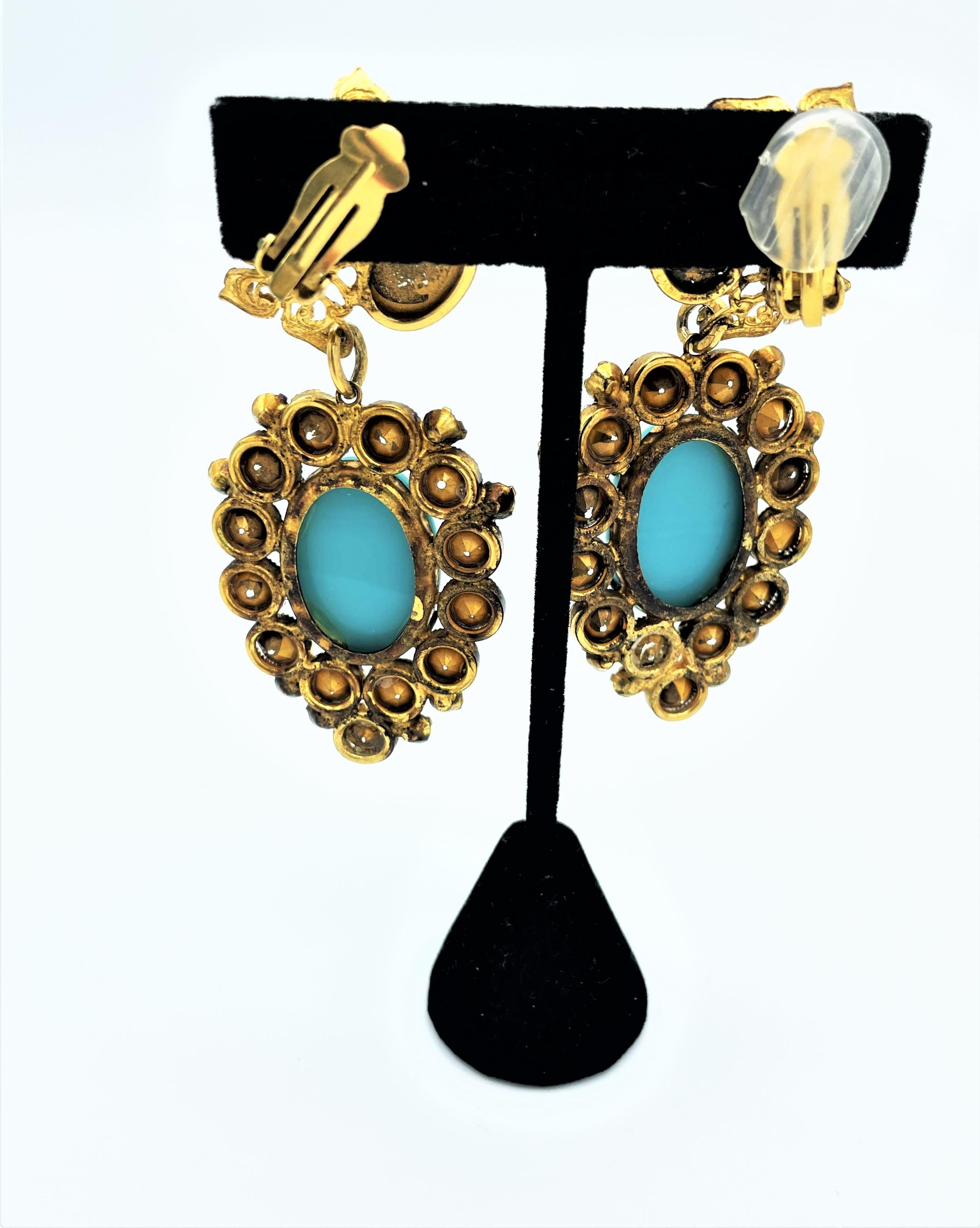 Women's Vintage long clip-on earring signed deLillo USA 1940/50, rhinestones and türkis For Sale