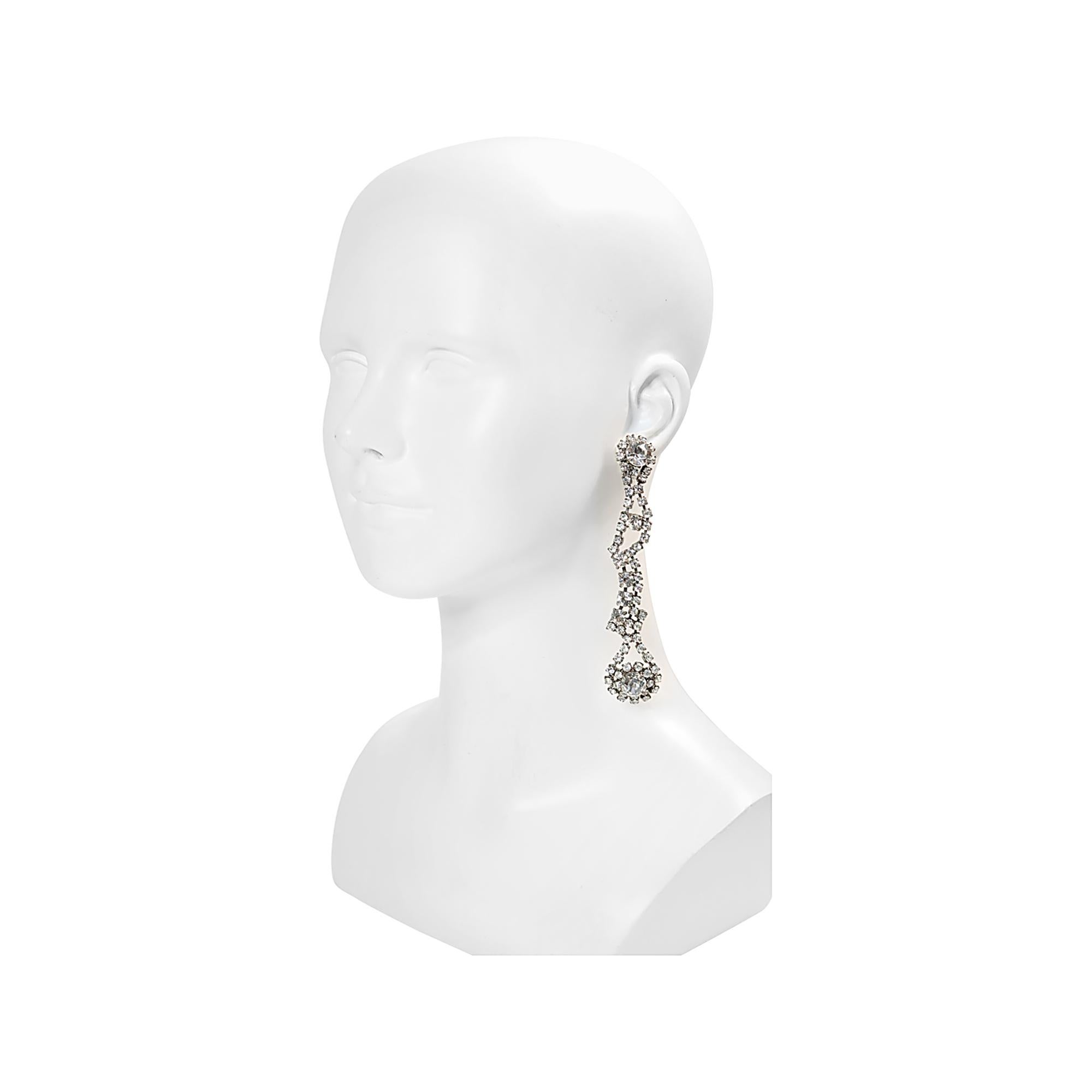 Femenino o masculino Pendientes largos vintage de diamantes Circa años 60 en venta