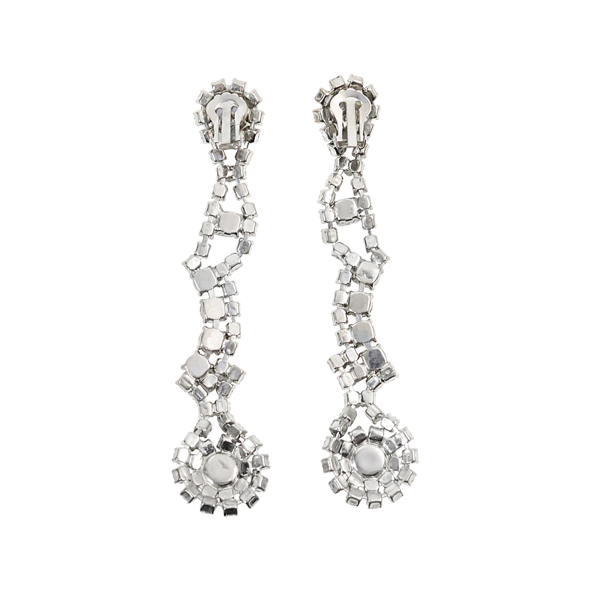 Pendientes largos vintage de diamantes Circa años 60 en venta 1