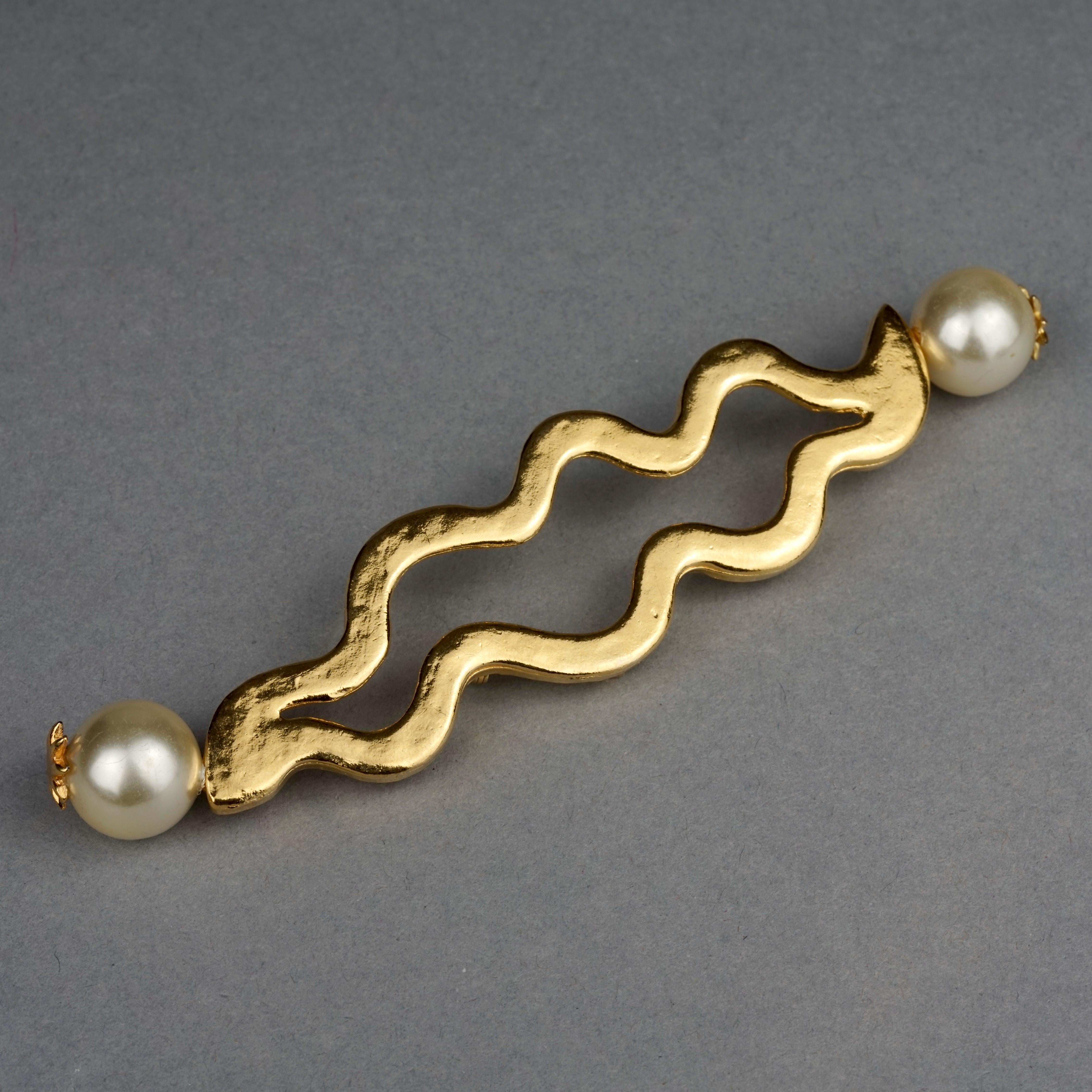 Vintage Long EDOUARD RAMBAUD Pearl Zigzag Brooch In Good Condition For Sale In Kingersheim, Alsace