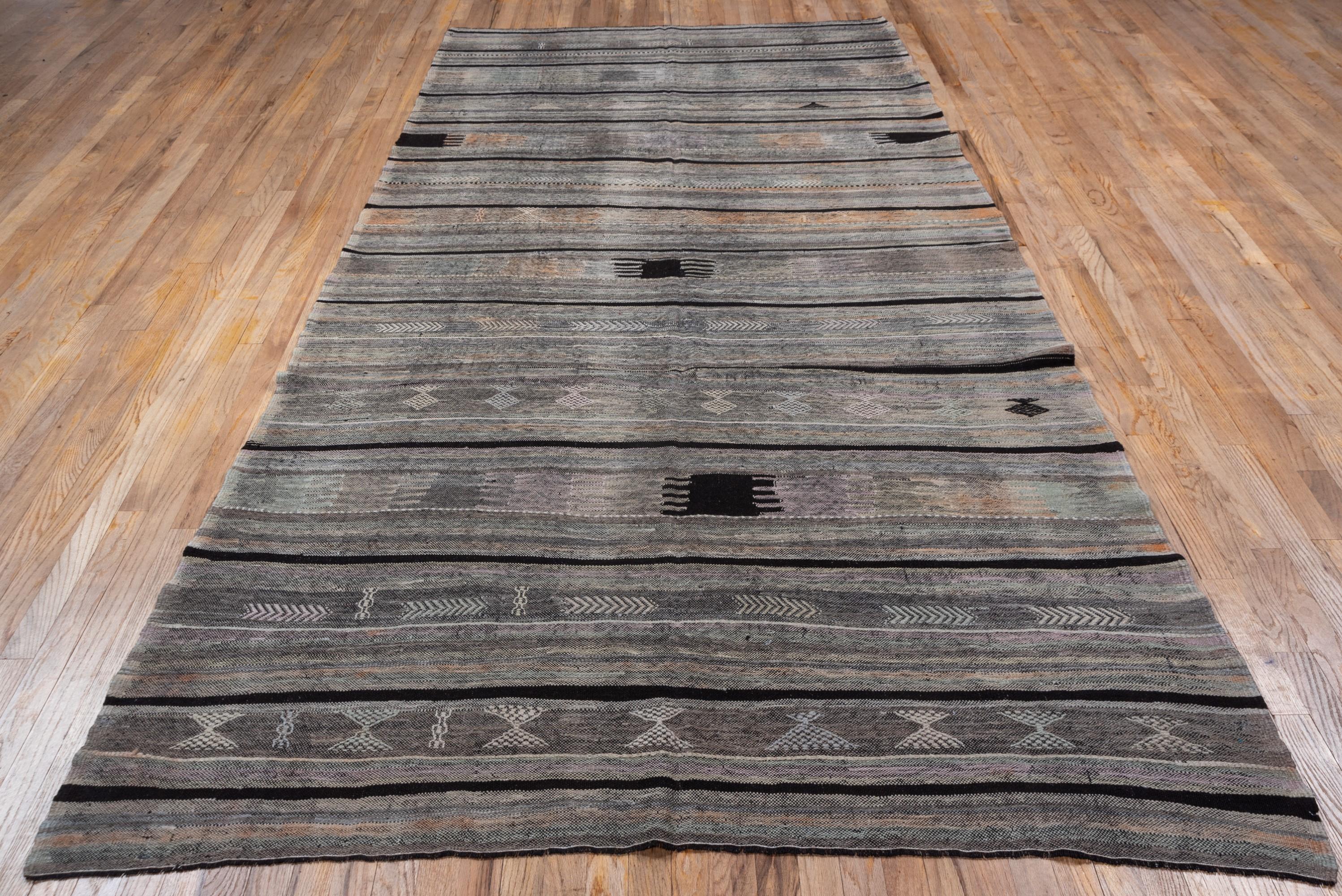 Turco Vintage Long Kilim, circa 1950s in vendita