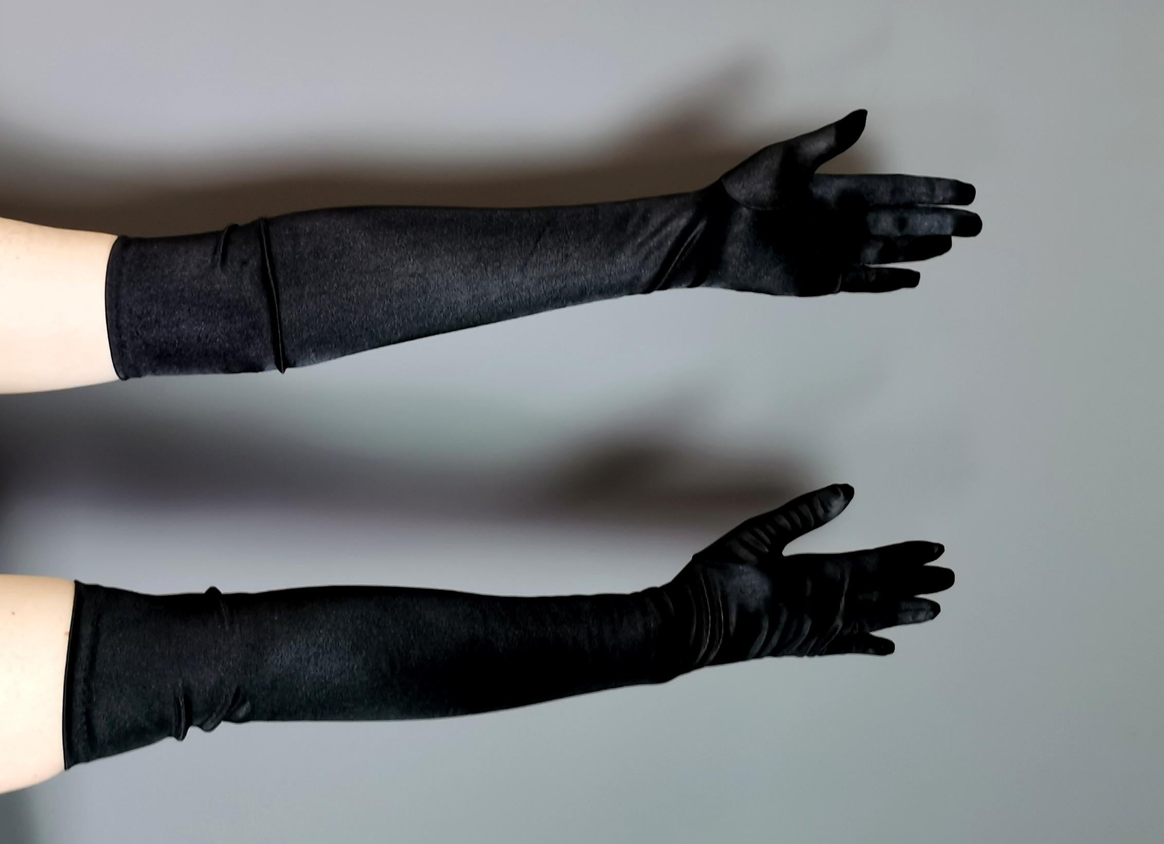 Vintage long length black opera gloves In Good Condition In NEWARK, GB