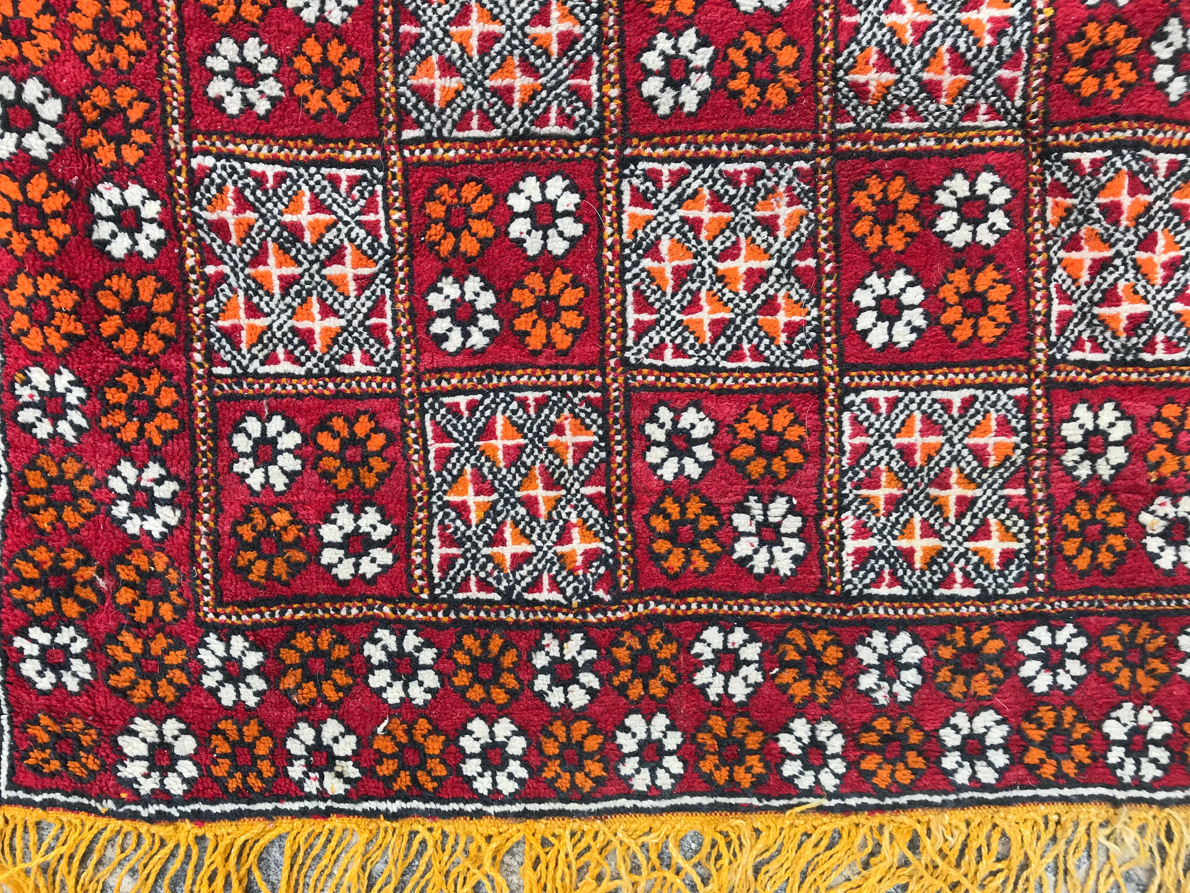 Noué à la main Bobyrug's Vintage Long Moroccan Berbere Rug (tapis berbère marocain) en vente