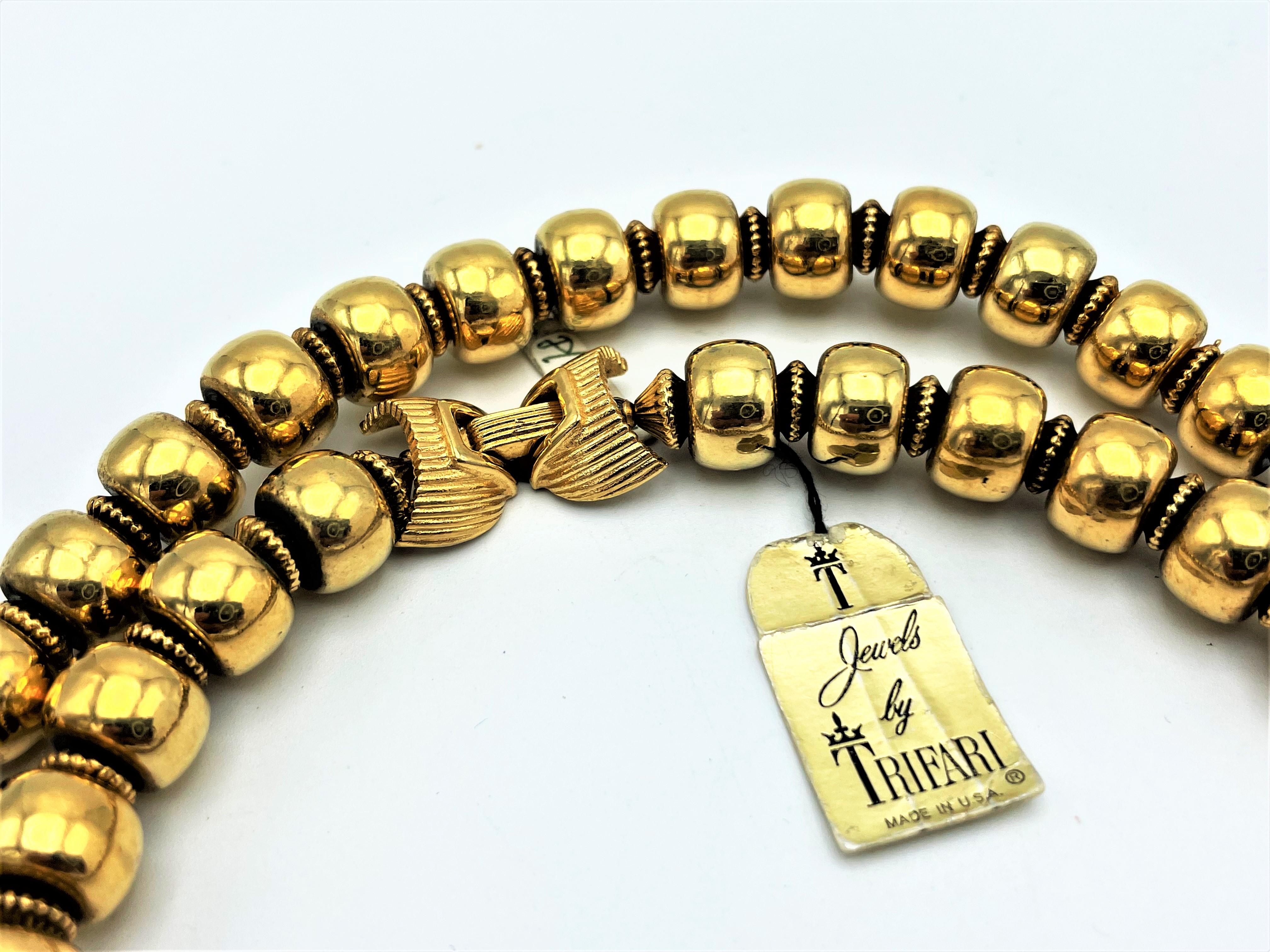 Vintage long necklace 'Jewel by TRIFARI' tag,  never worn, gold plated, 1950s US In Excellent Condition In Stuttgart, DE