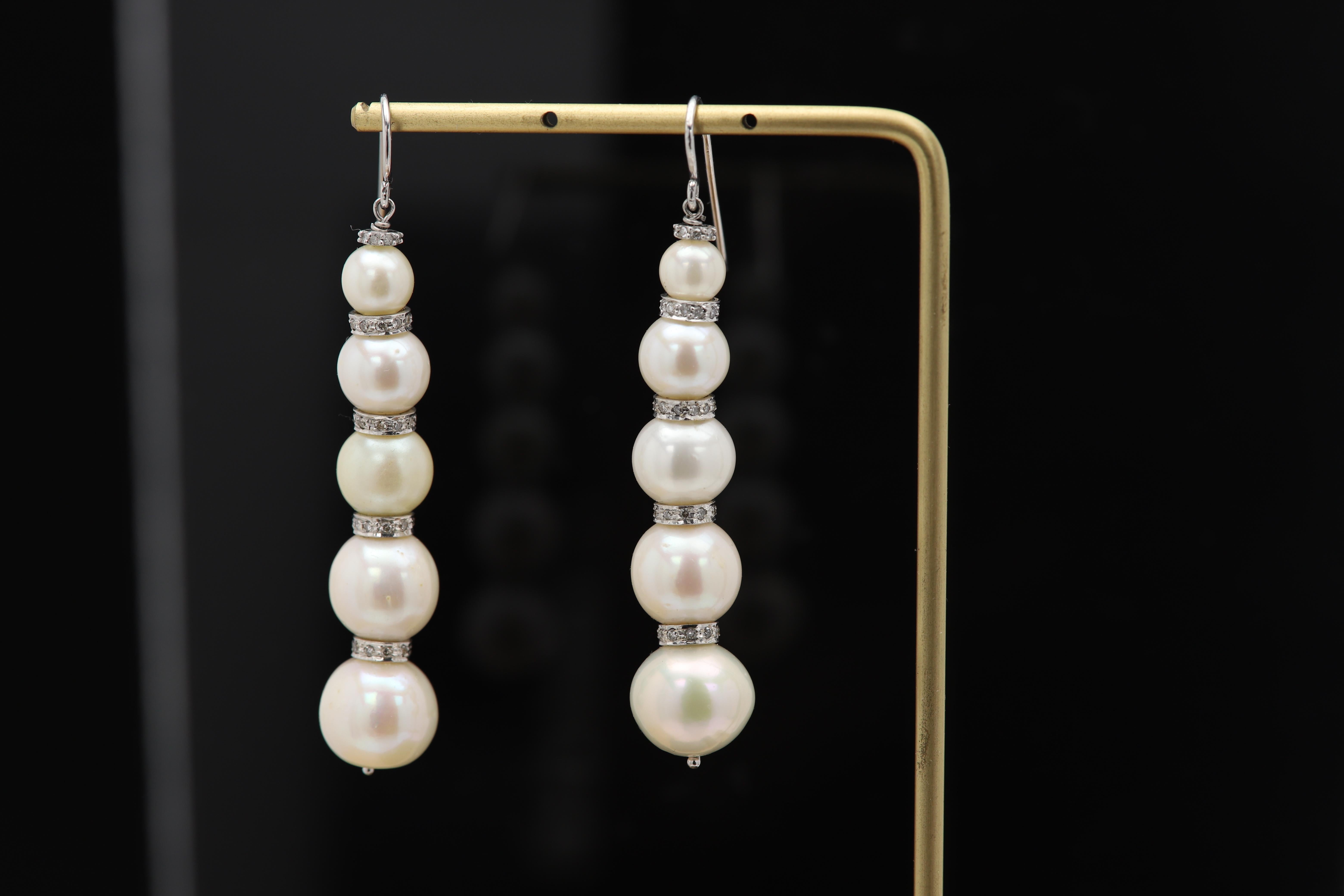 Vintage Long Perlenohrringe 14 Karat Weißgold und natürliche Diamanten im Zustand „Gut“ im Angebot in Brooklyn, NY