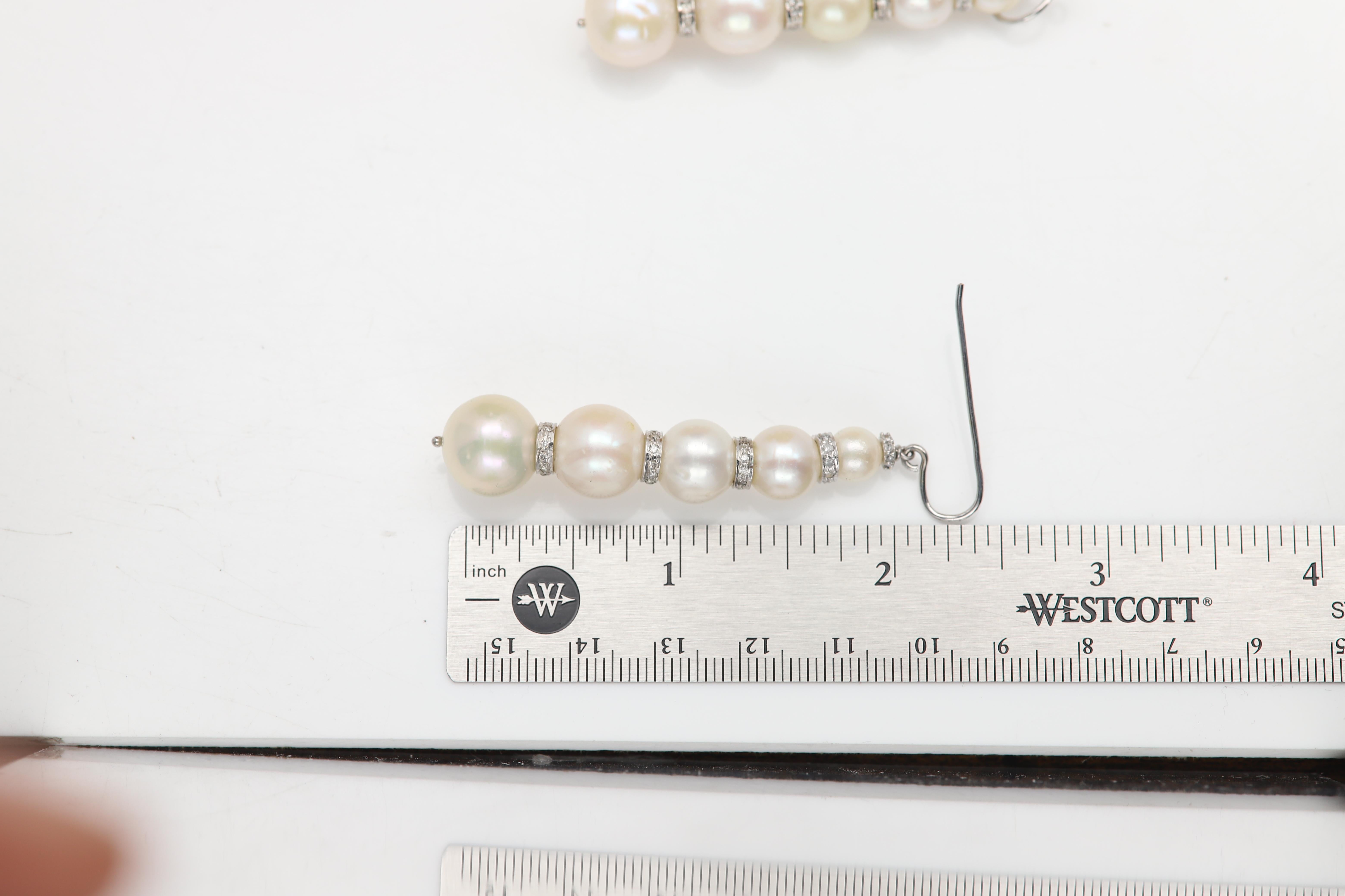 Vintage Long Perlenohrringe 14 Karat Weißgold und natürliche Diamanten im Angebot 1