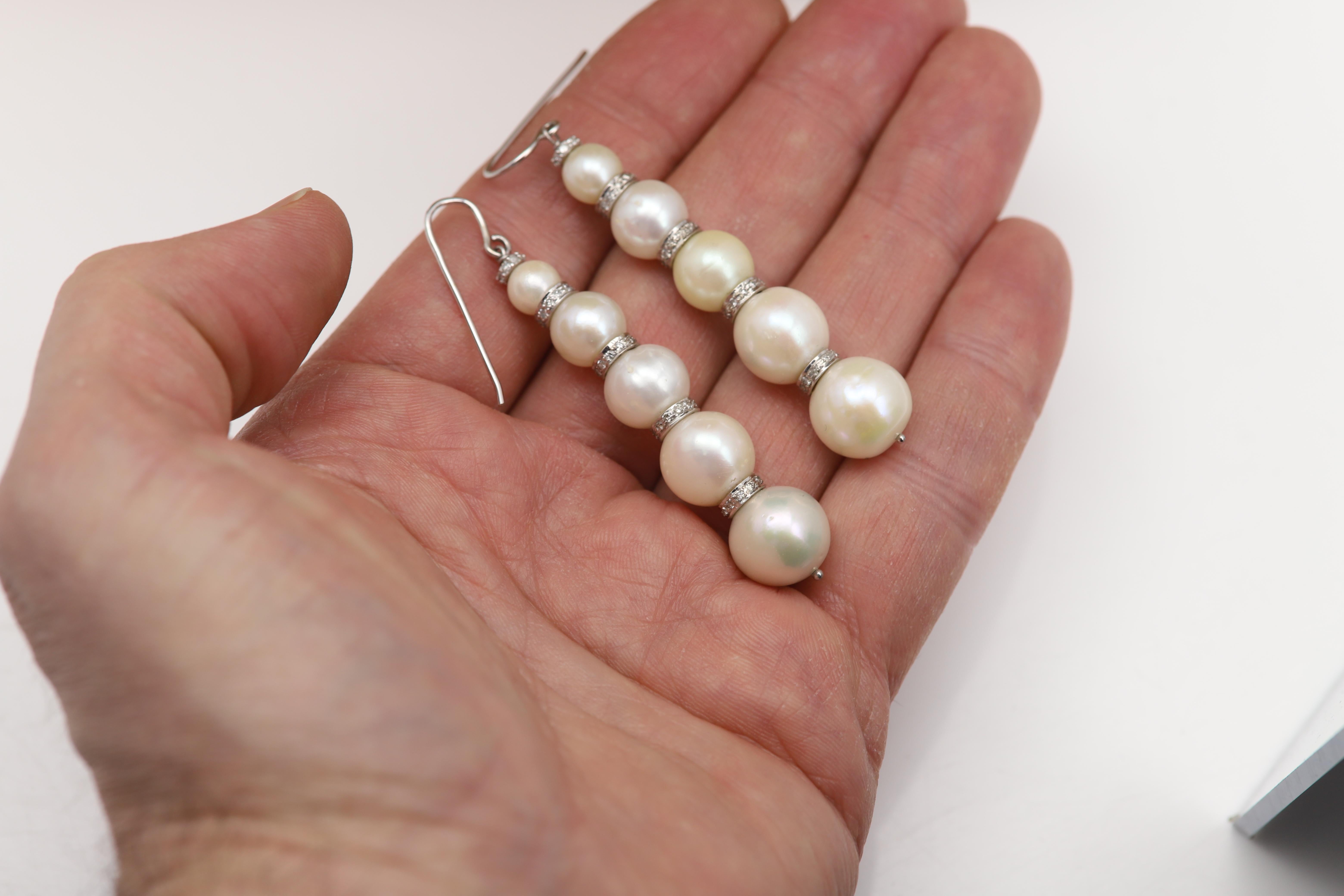 Vintage Long Perlenohrringe 14 Karat Weißgold und natürliche Diamanten im Angebot 2