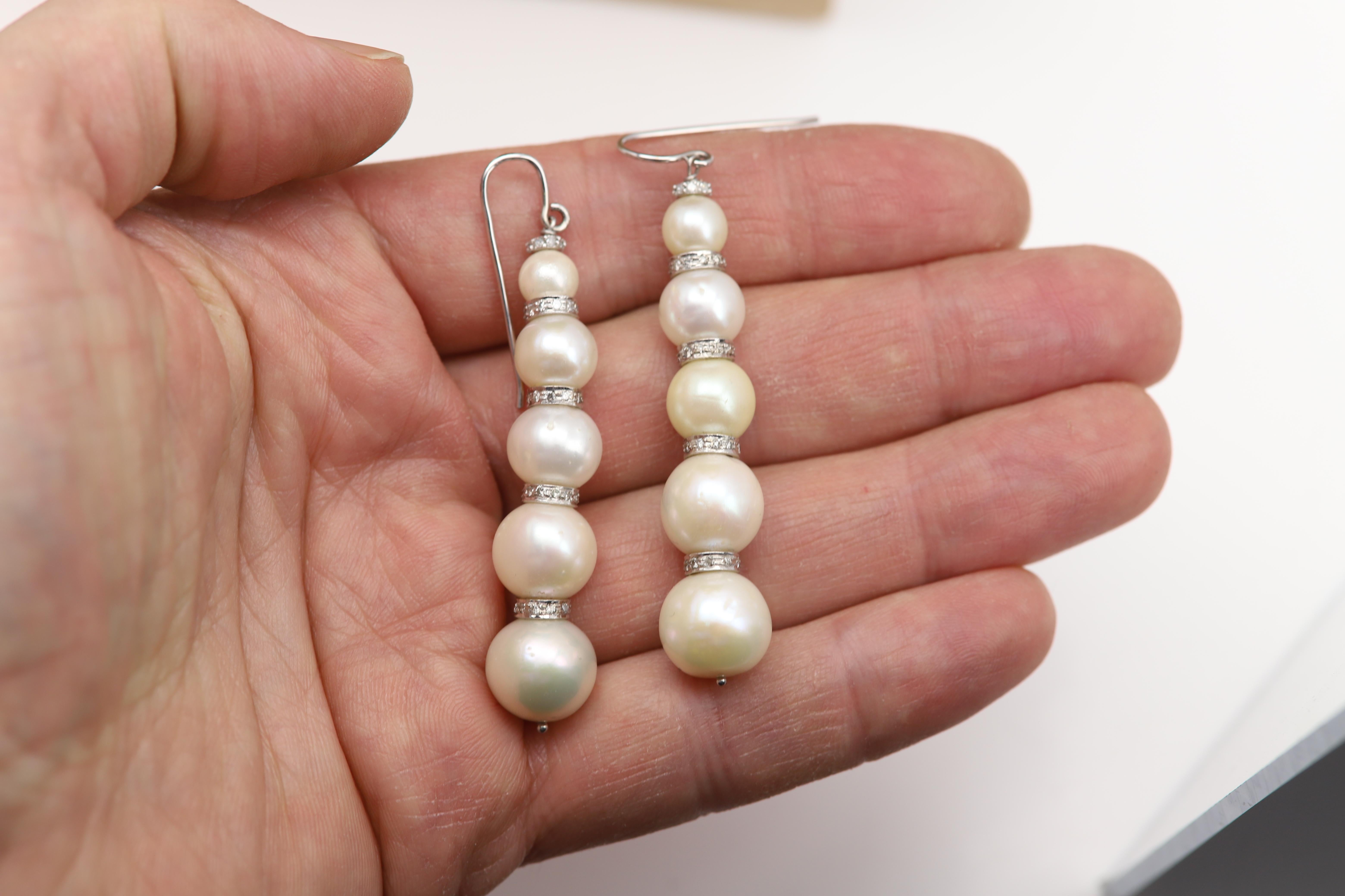 Vintage Long Perlenohrringe 14 Karat Weißgold und natürliche Diamanten im Angebot 3