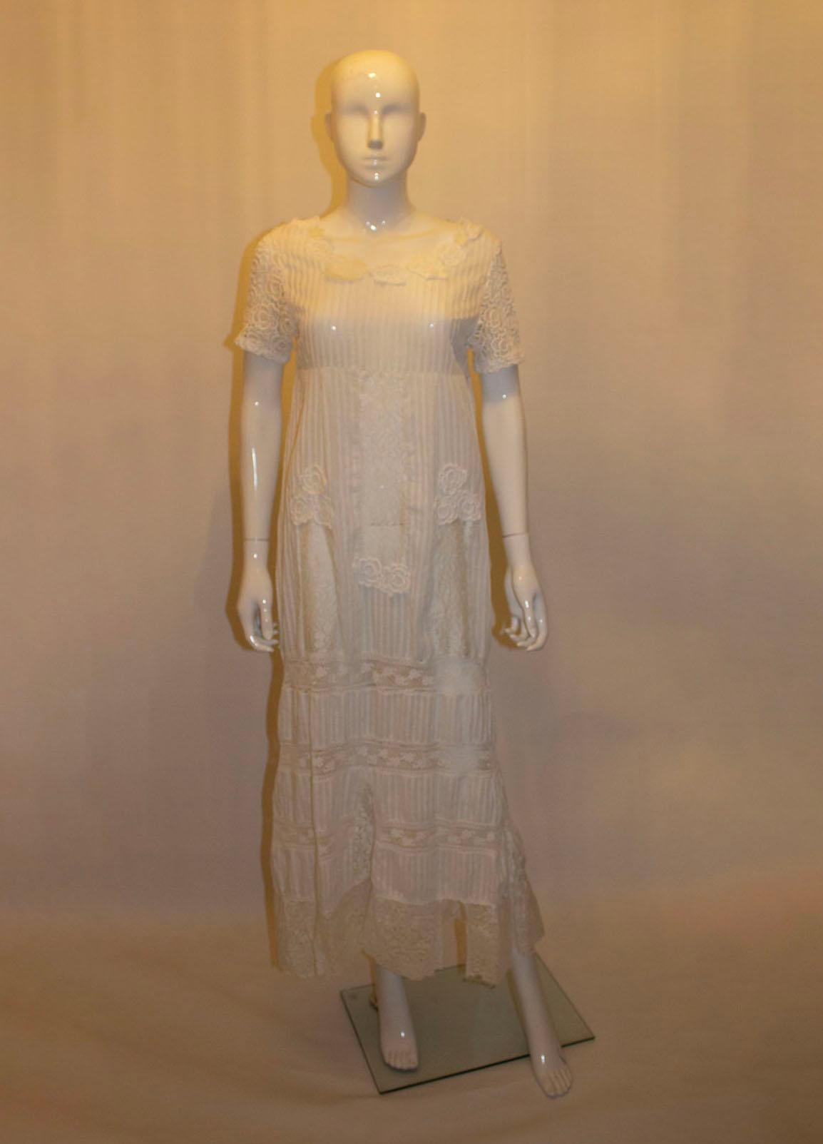 Vintage Long White Summer Gown In Good Condition For Sale In London, GB