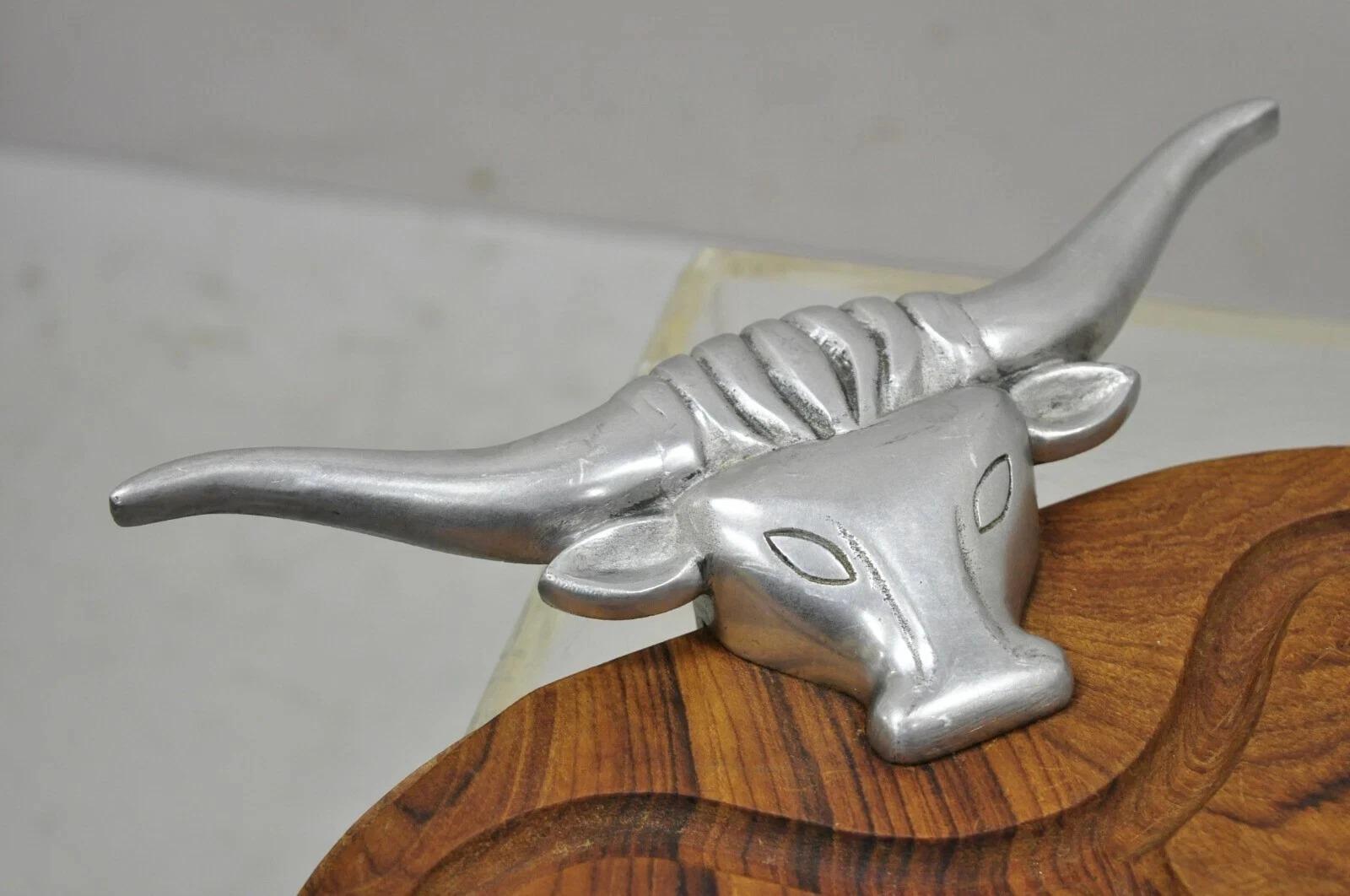 Vintage Longhorn Buey Fundición de Aluminio Tabla de cortar de madera Arthur Court Desconocido en venta