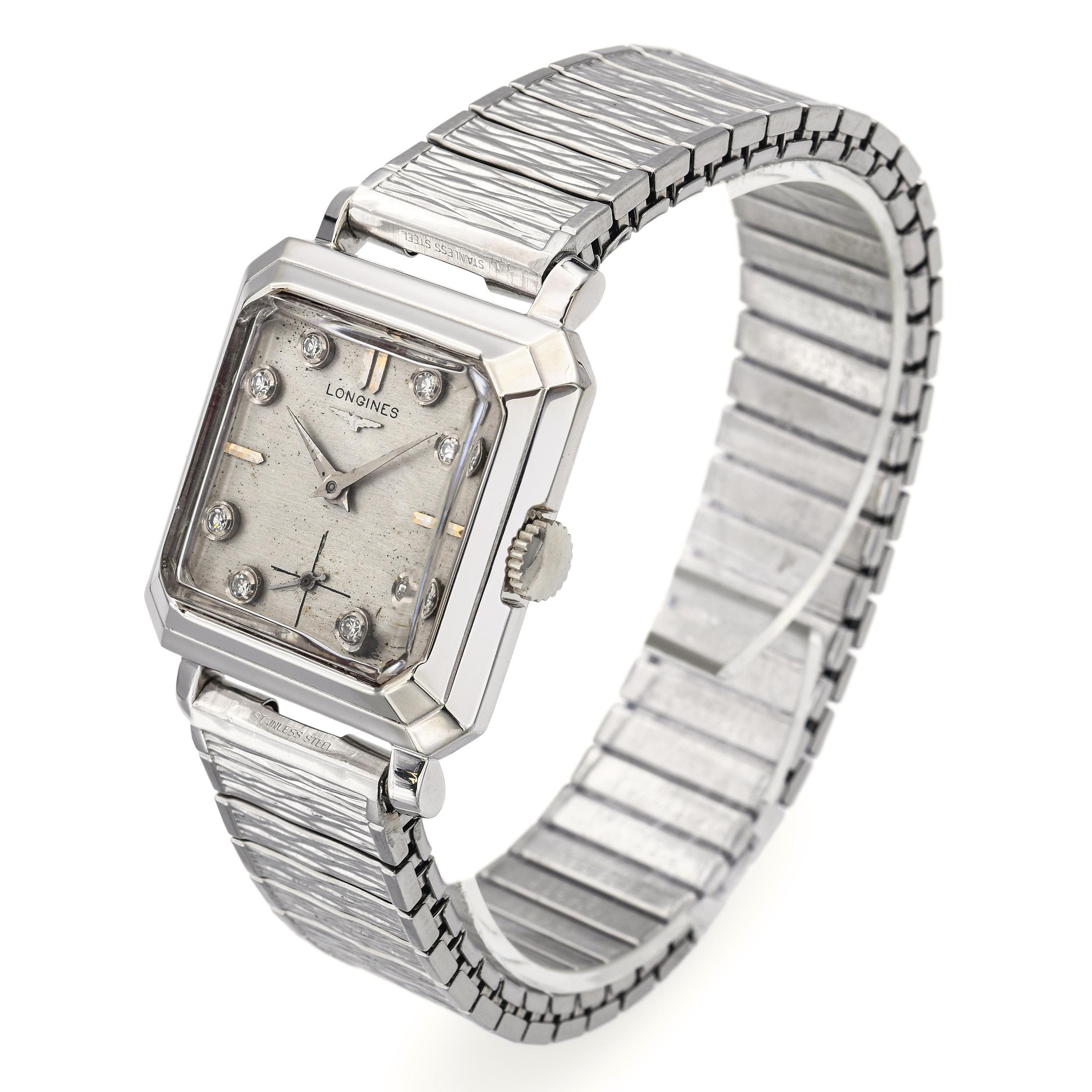 Raffinato esempio di eleganza di metà secolo, questo orologio vintage da uomo Longines è realizzato in oro bianco massiccio 14 carati, a dimostrazione della raffinatezza senza tempo del marchio. La cassa quadrata è completata da un quadrante