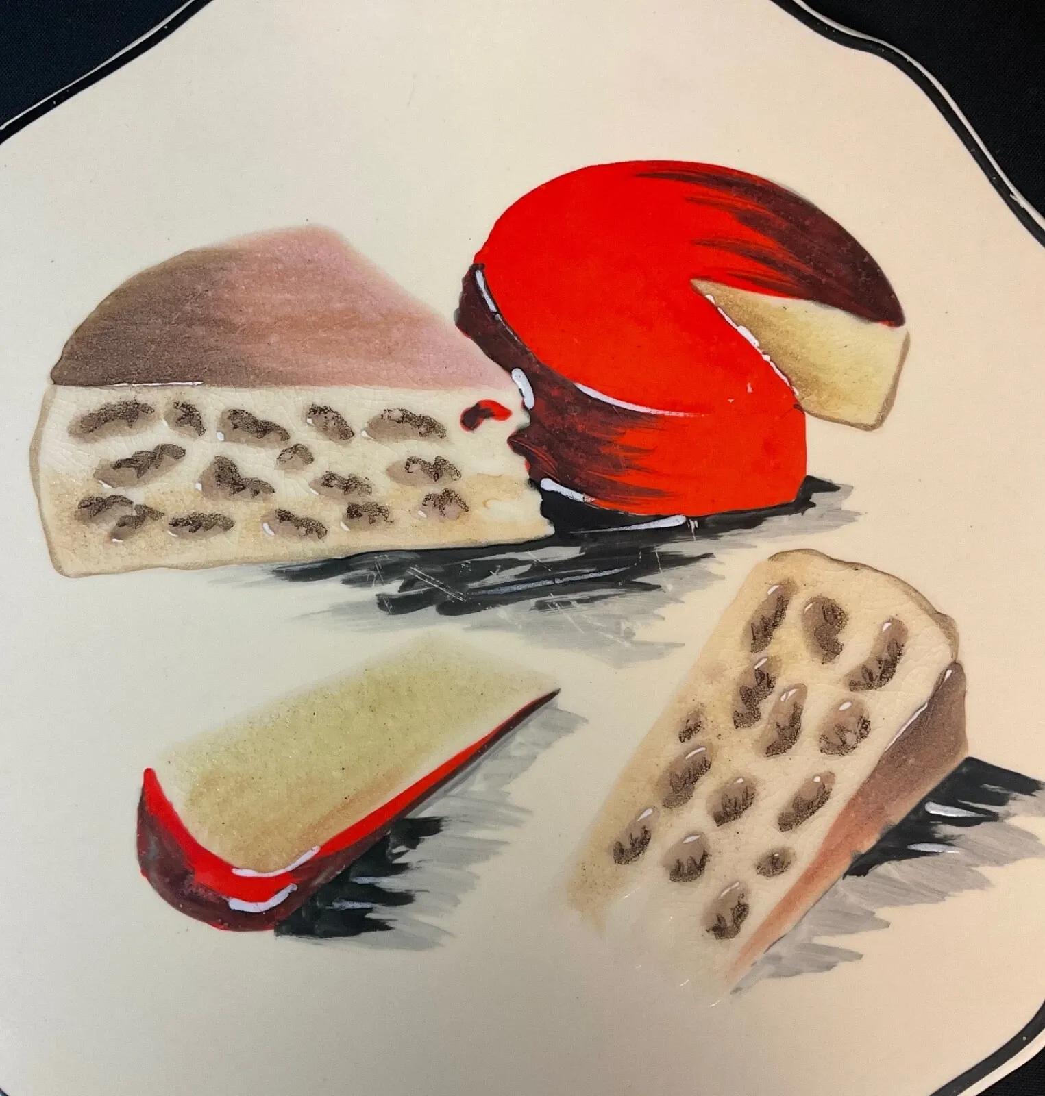 Collectional Antique Longwy Enamel Cheese Platter
Voici une pièce charmante et authentique de l'histoire de la céramique française : un plateau à fromage émaillé de Longwy, créé par la célèbre Faïencerie de Longwy. Cette pièce présente le style