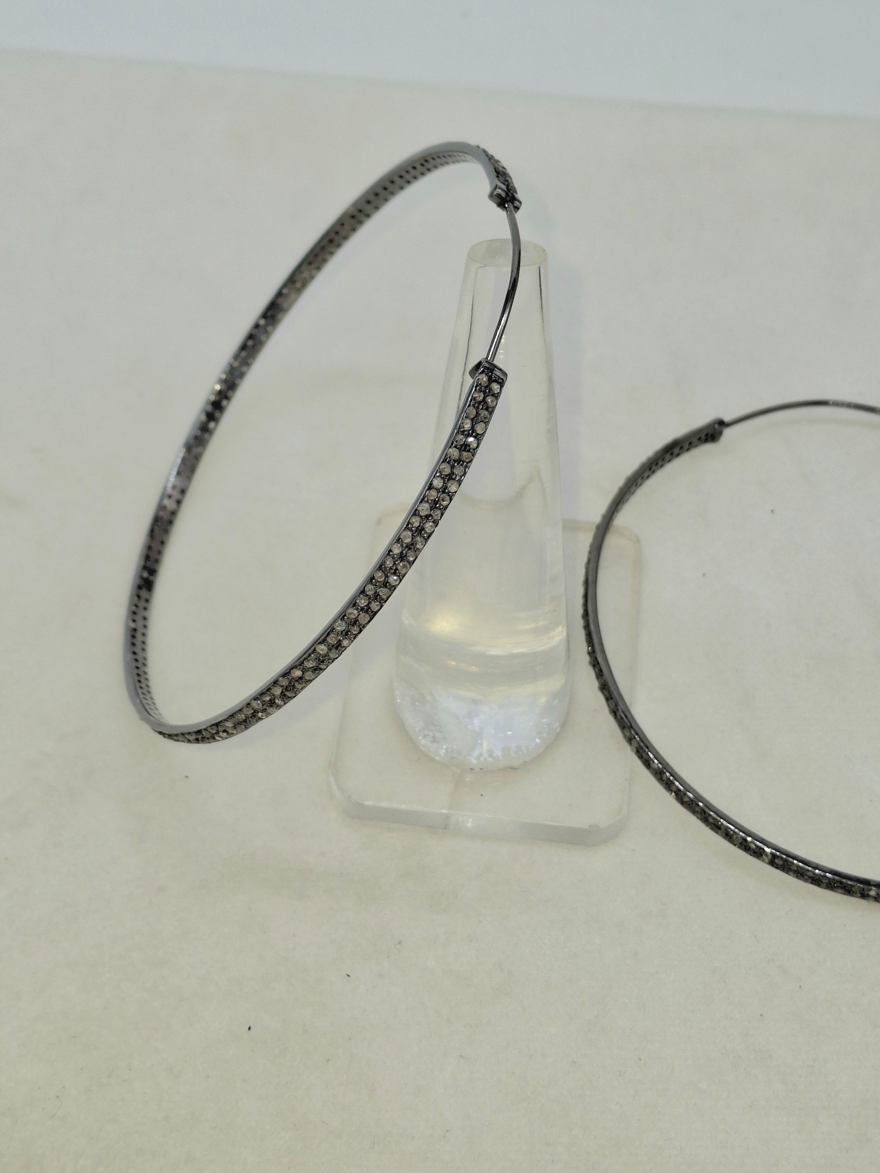 Vintage-Look doppelte Linie pflastern Diamanten oxidiert Sterling Silber Creolen Ohrring im Zustand „Neu“ im Angebot in Delhi, DL