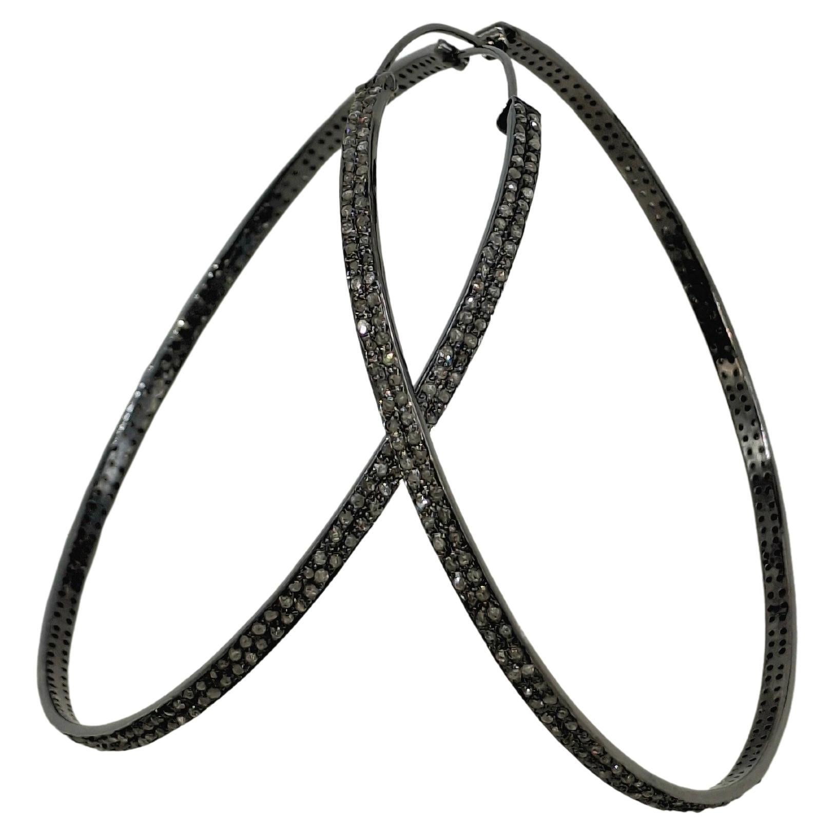 Orecchino a cerchio in argento sterling ossidato con doppia linea di diamanti e look vintage