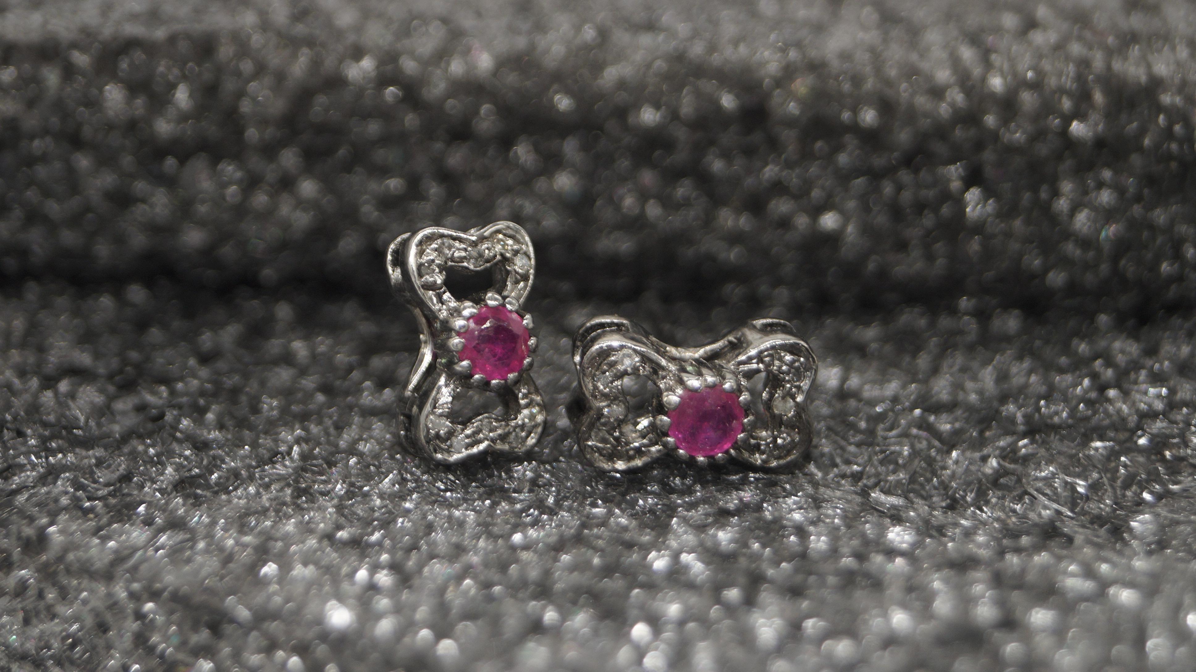 Pendientes de plata de ley con lazo de rubí de Birmania y diamantes naturales de aspecto vintage en venta 1