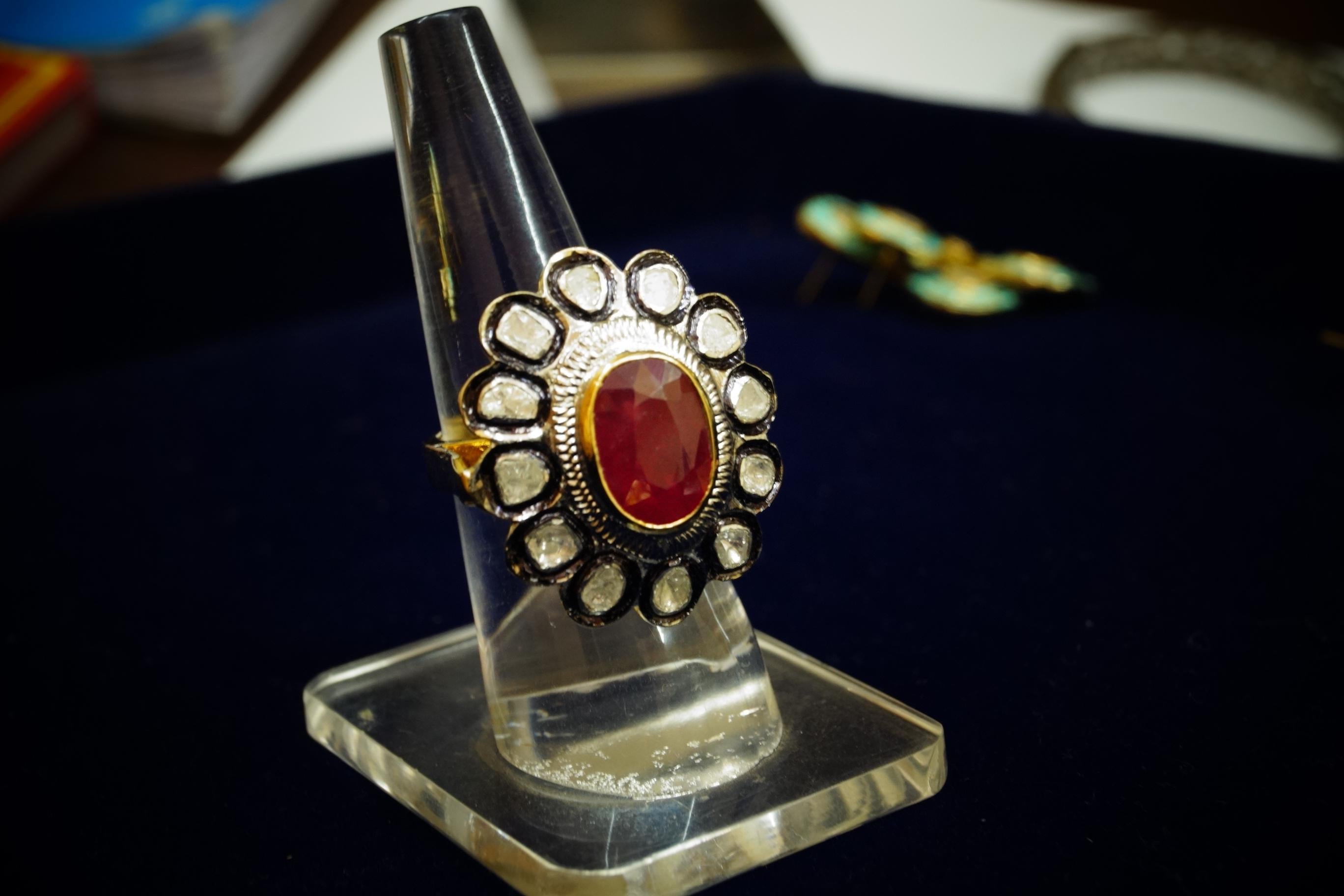 Sterlingsilberring mit natürlichem, ungeschliffenem Rubin im Rosenschliff und Diamant im Vintage-Look (Edwardian) im Angebot