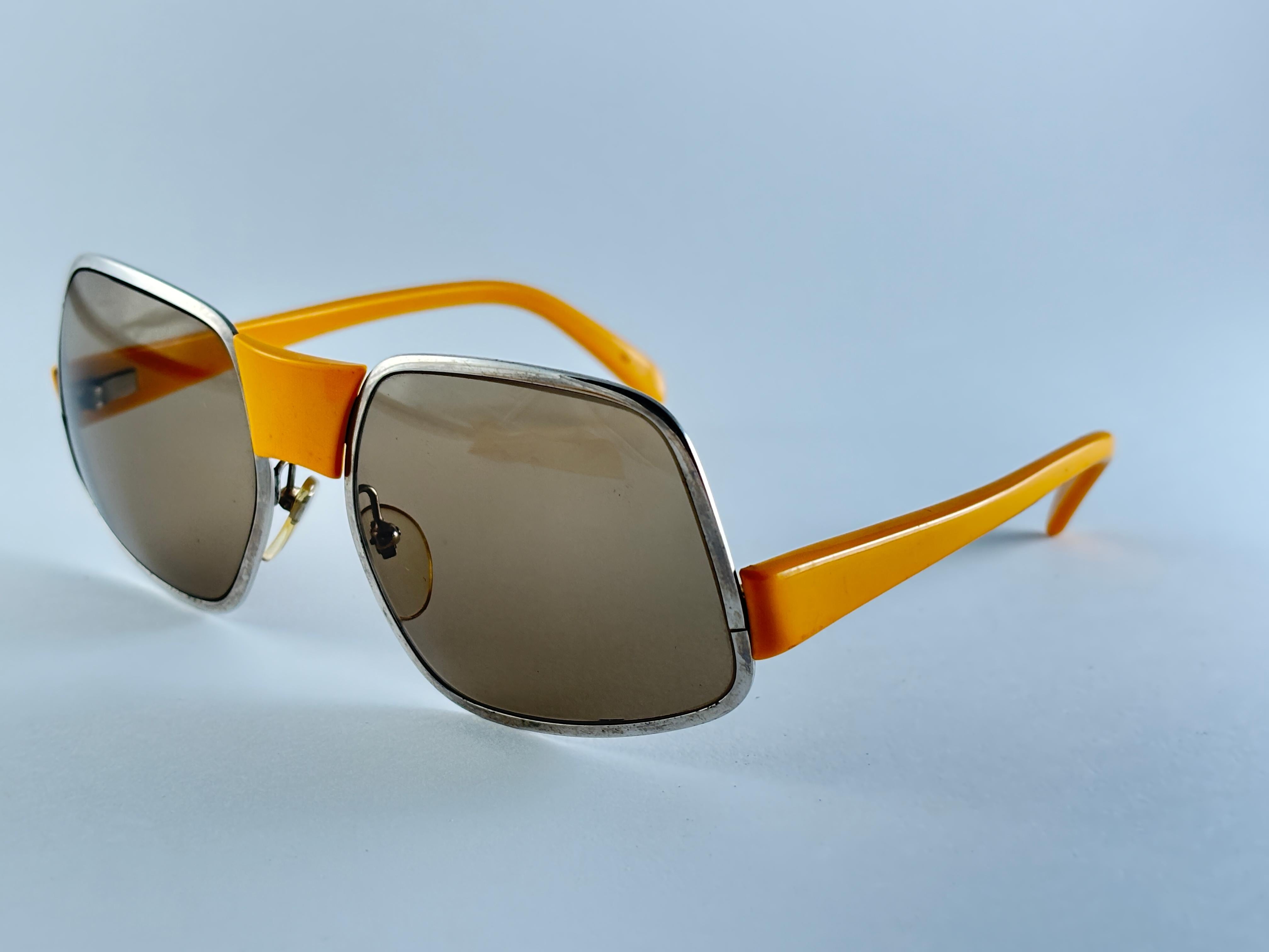 Vintage Look Paris Silber & Ocker Sonnenbrillen 1970er Jahre Made in France im Zustand „Hervorragend“ im Angebot in Baleares, Baleares