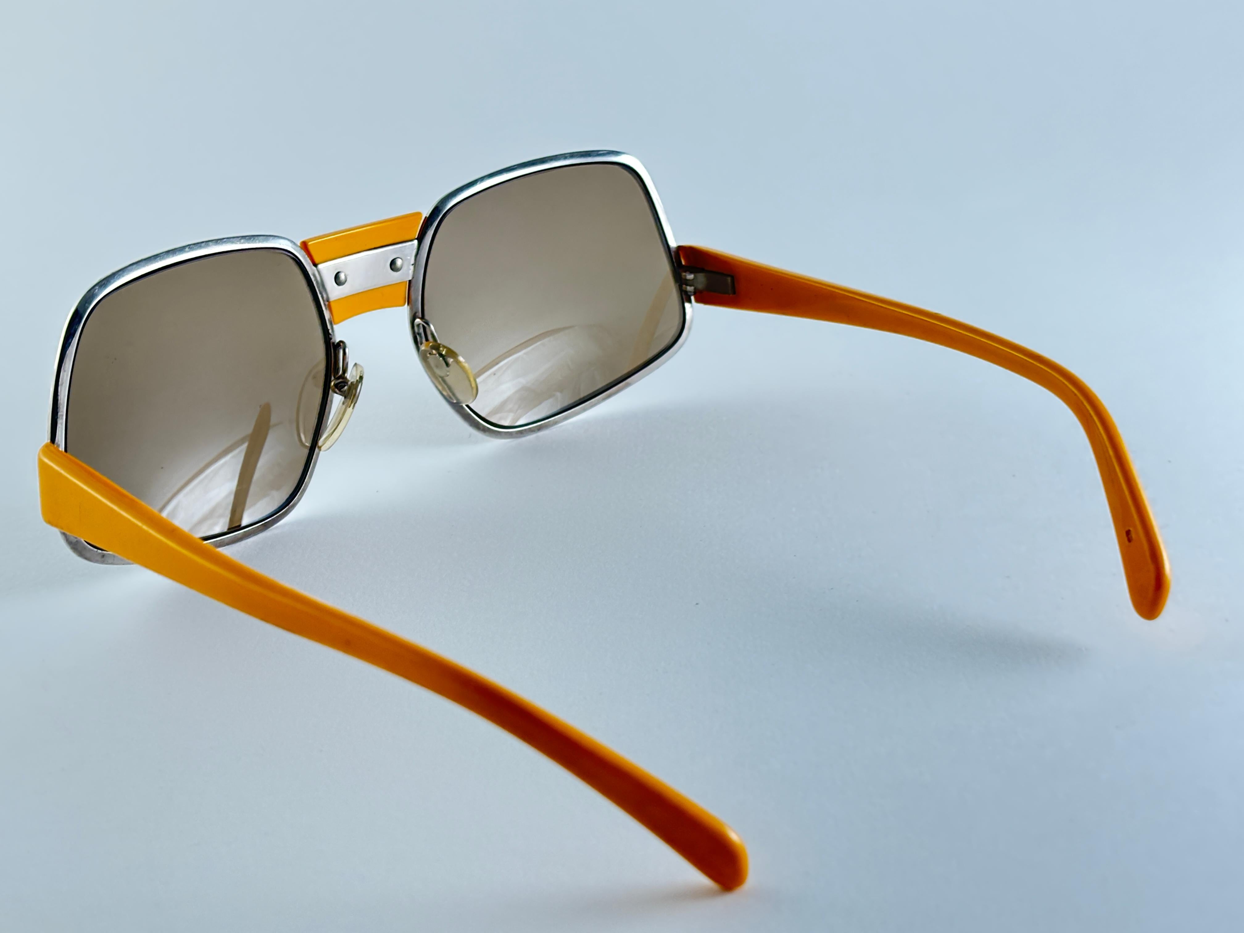 Vintage Look Paris Silber & Ocker Sonnenbrillen 1970er Jahre Made in France im Angebot 3