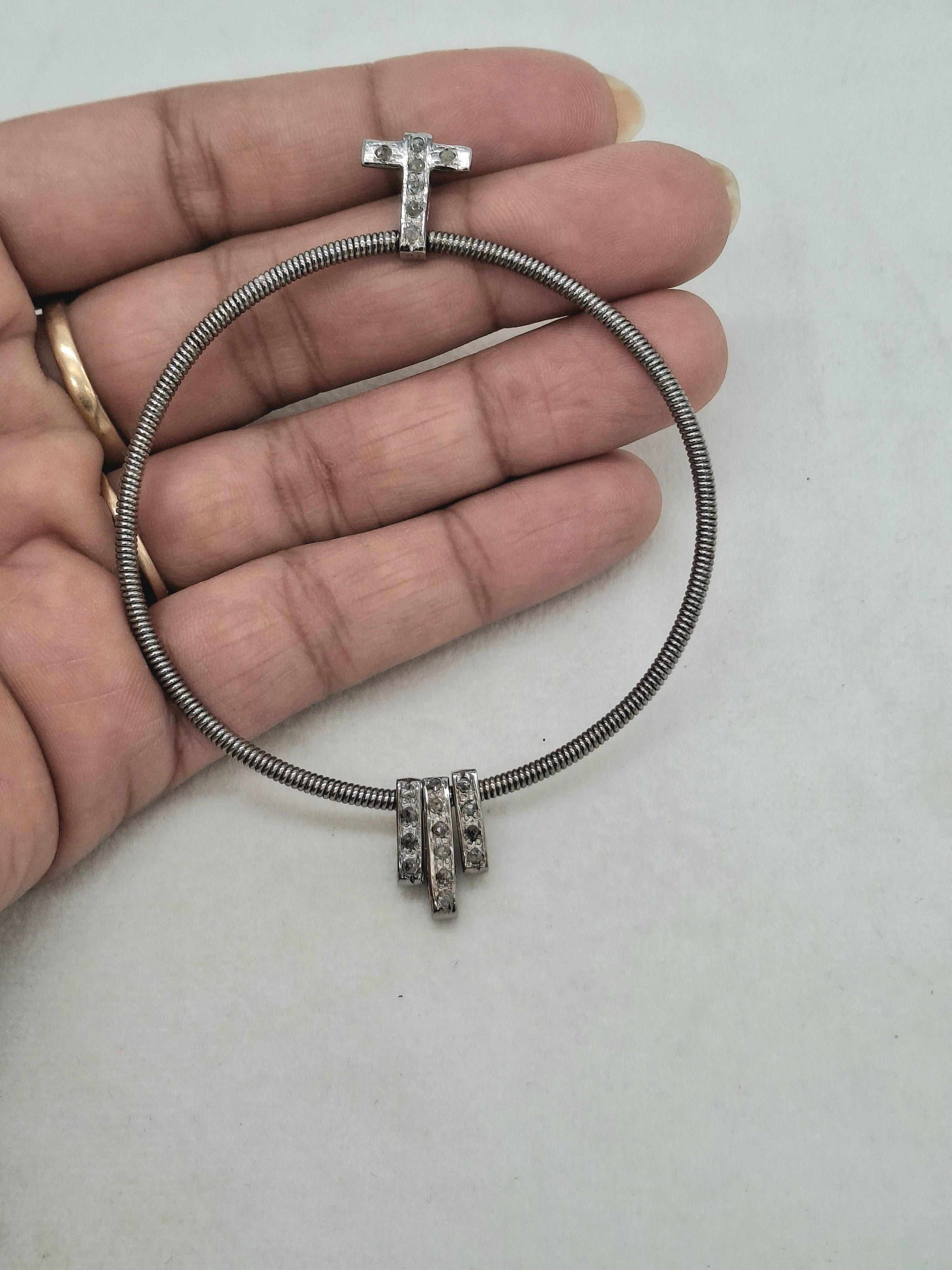 Vintage Look Pave Diamanten Kreuz Designer oxidiert Sterling Silber großen Ohrring (Retro) im Angebot