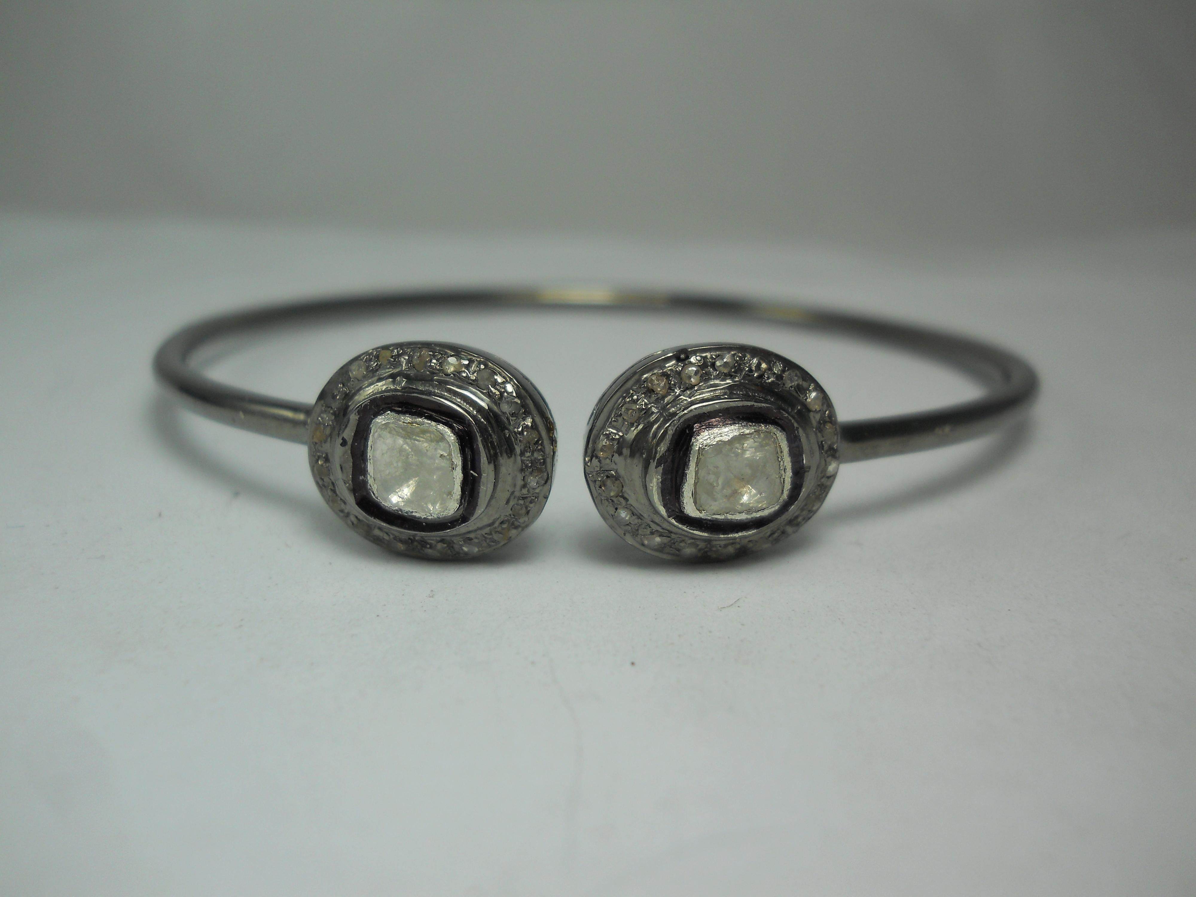 Contemporaneo Bracciale a manette aperto in argento sterling ossidato con diamanti taglio rosa dall'aspetto vintage in vendita