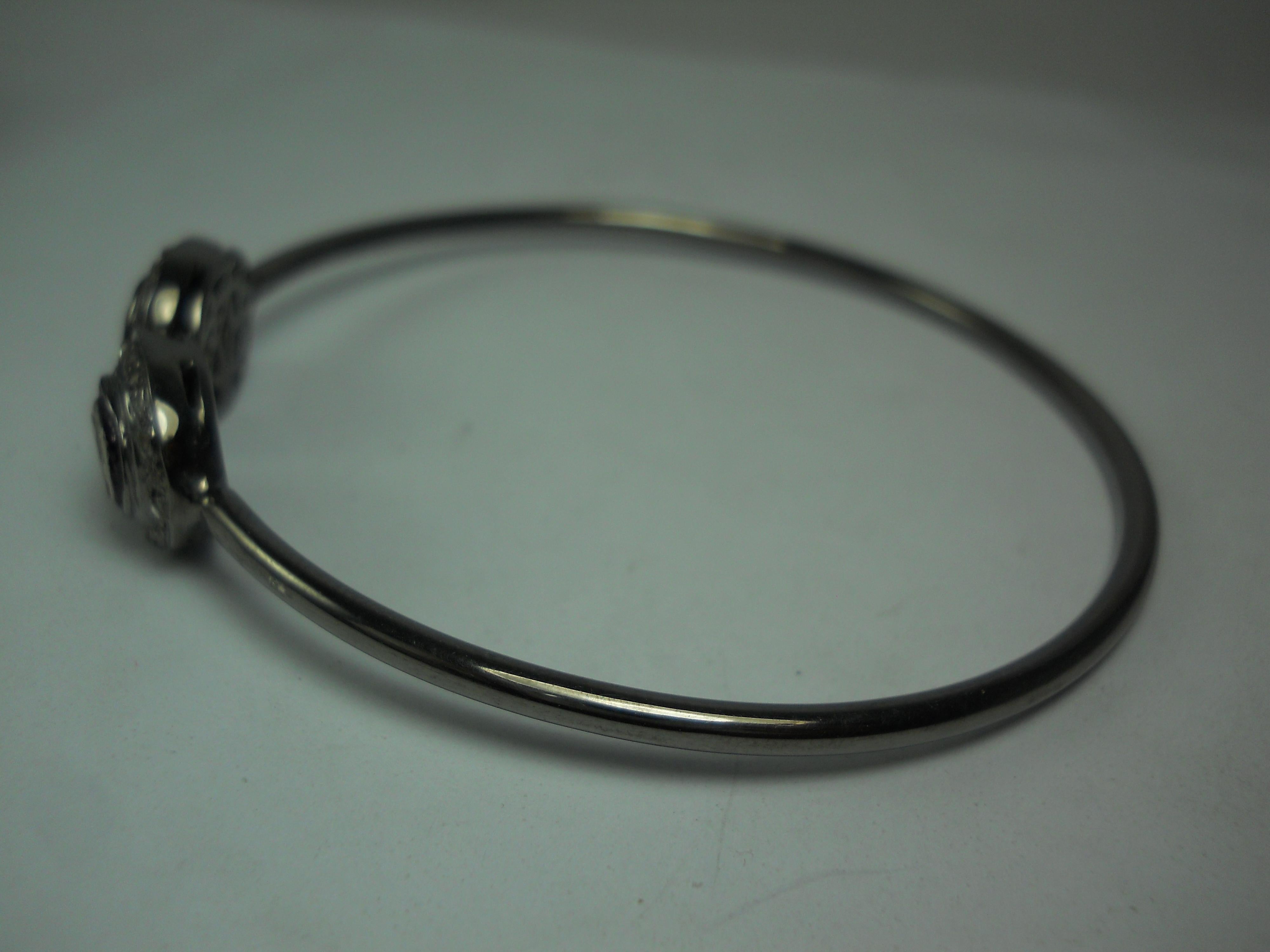Bracciale a manette aperto in argento sterling ossidato con diamanti taglio rosa dall'aspetto vintage In condizioni Nuovo in vendita a Delhi, DL