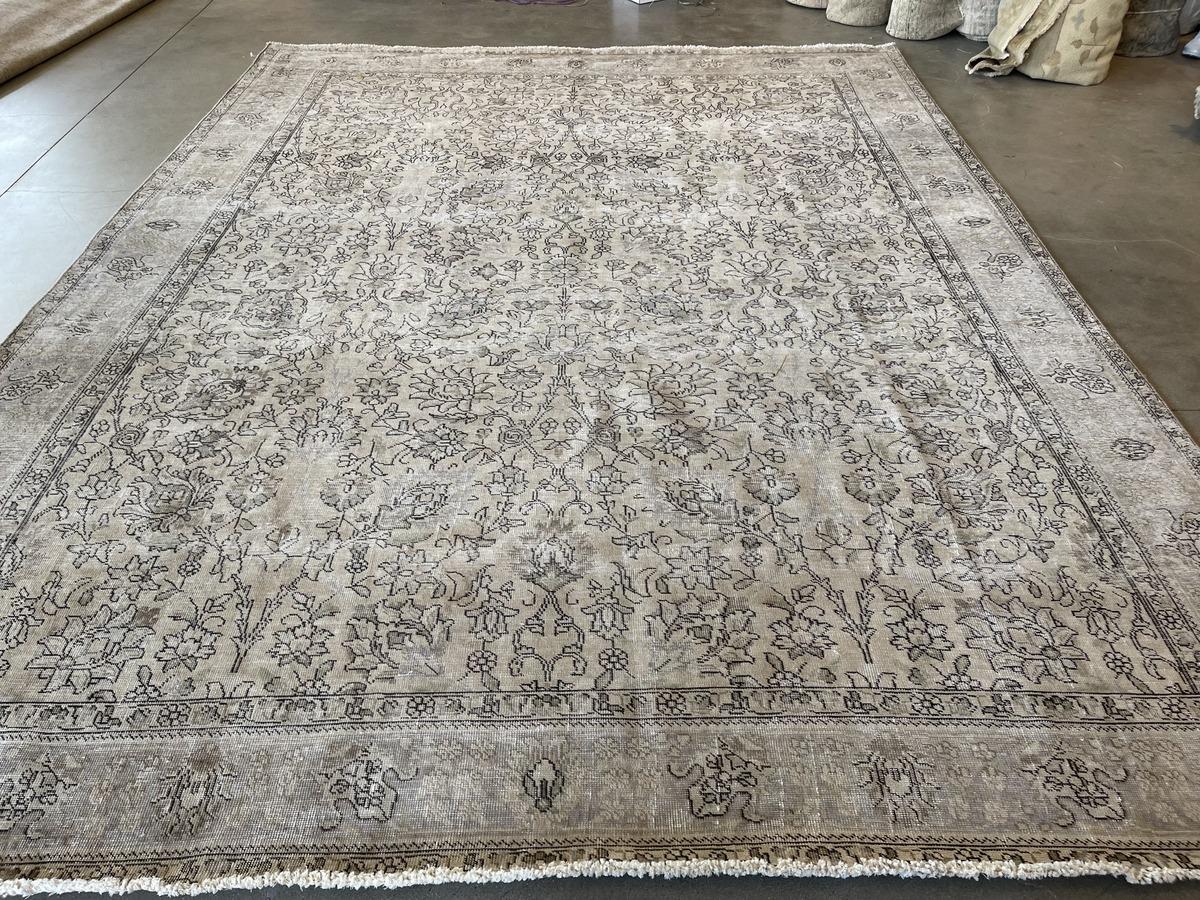 Hand-Knotted Vintage Look Traditional Pakistani Area Rug For Sale