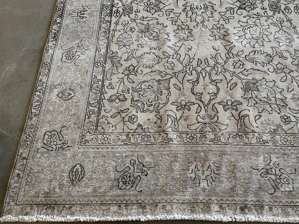 Contemporary Vintage Look Traditional Pakistani Area Rug For Sale