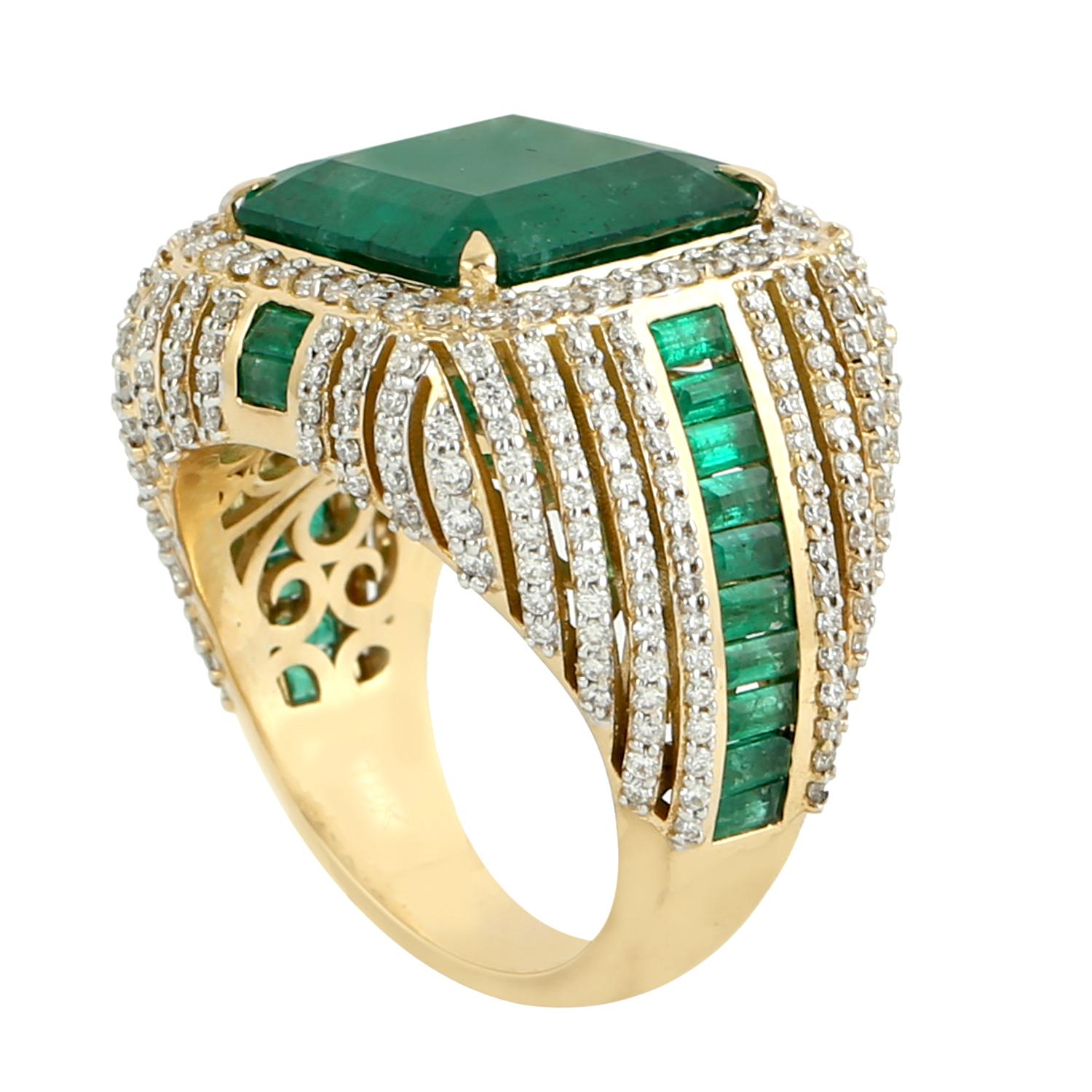 Vintage Looking Zambian Emerald Cocktail Ring With Diamonds In New Condition In New York, NY