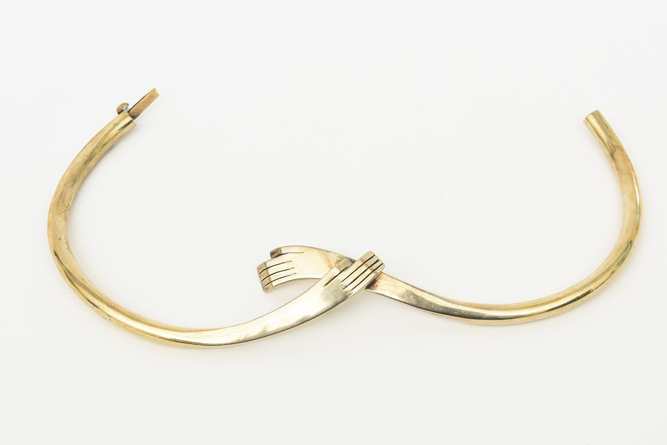 Vintage Los Castillo Marked Brass Interlocking Hands Collar Sculptural Necklace For Sale 2