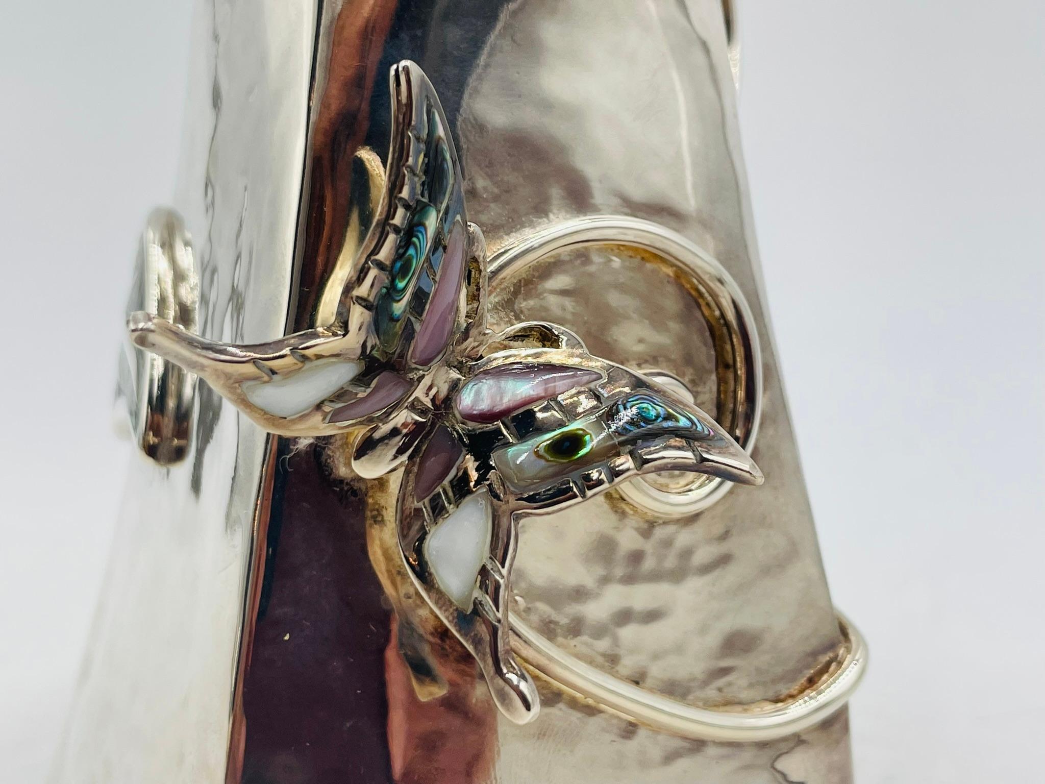 Jarra mariposa vintage de plata de Los Castillo con incrustaciones de malaquita y concha en venta 9