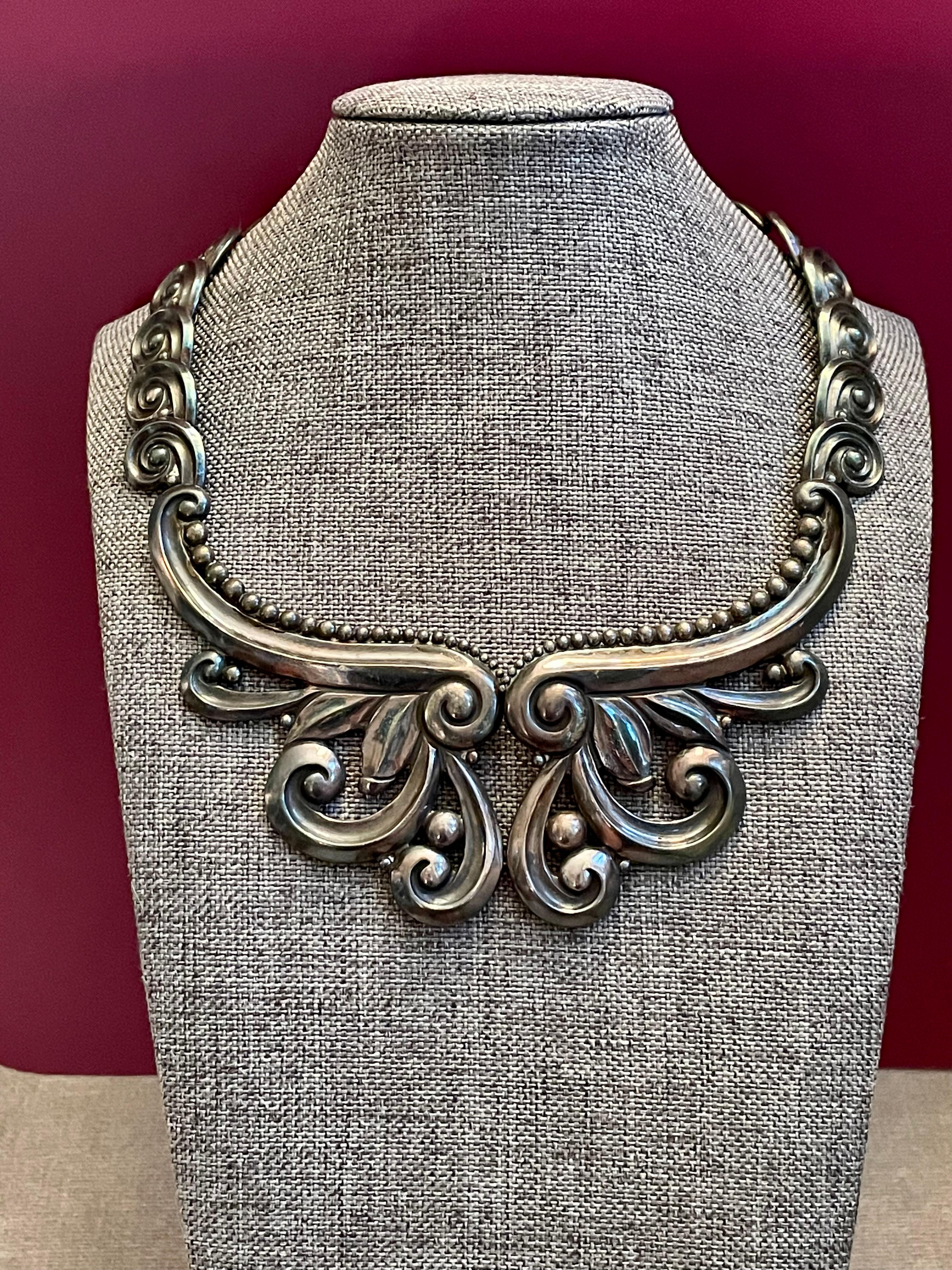 This Monumental Los Castillo Taxco Mexico necklace is a Repousse in Sterling Silver.  The book-piece design necklace has the original box clasp which is in working order.

Stamped: LOS CASTILLOS TAXCO STERLING MADE IN MEXICO 925 Numbered