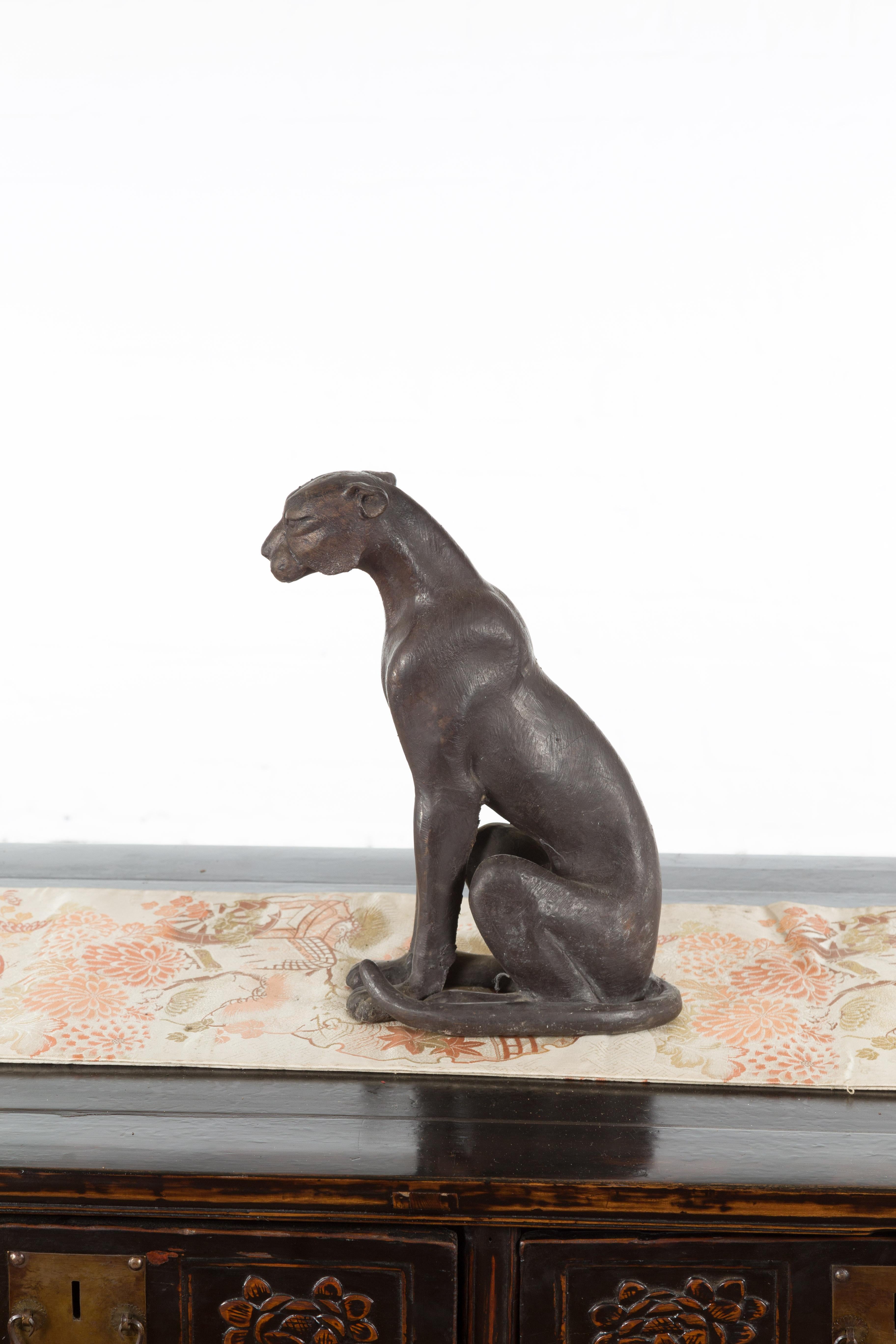 Statue vintage d'un chat assis en bronze moulé à la cire perdue avec patine en bronze 5