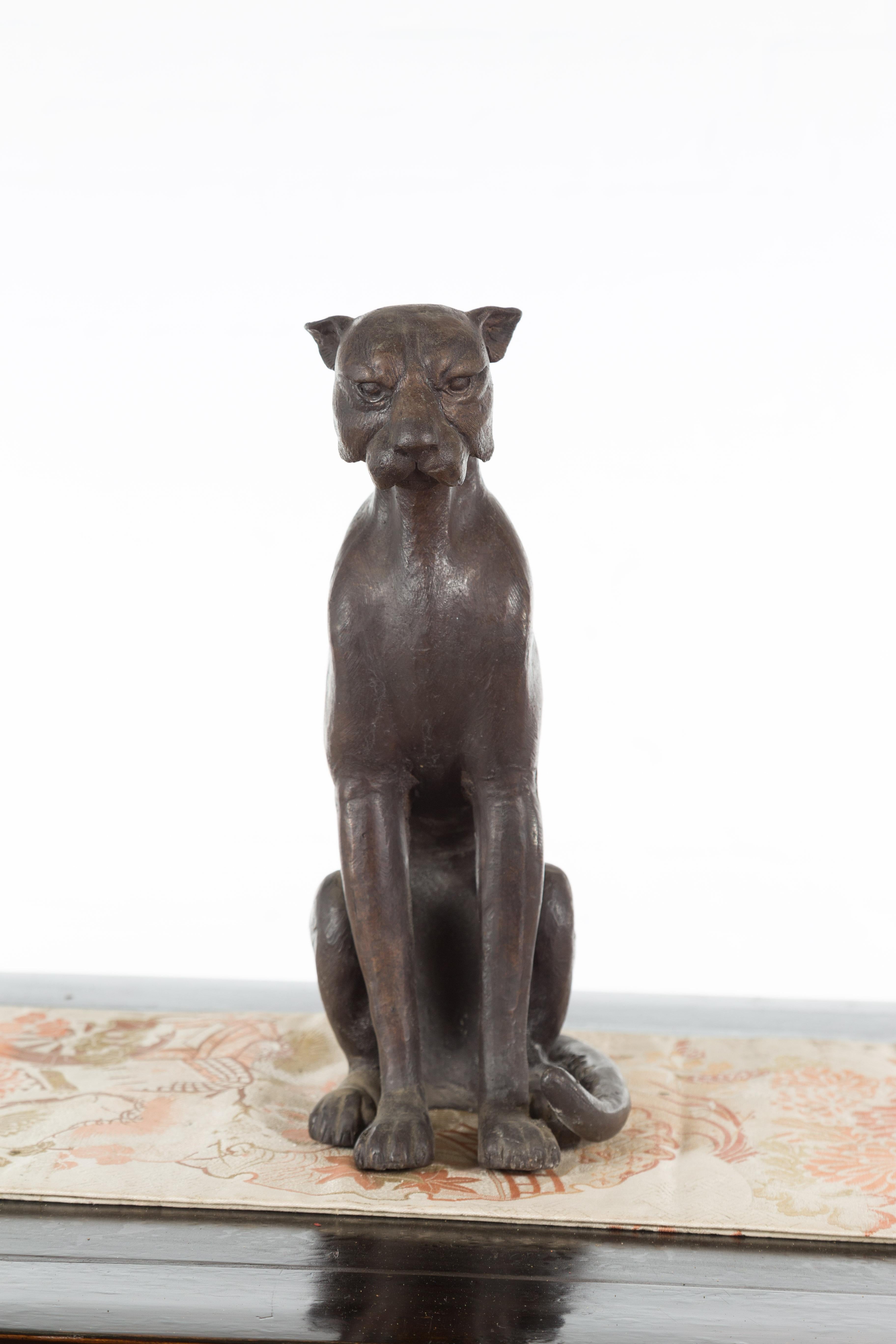 Statue vintage d'un chat assis en bronze moulé à la cire perdue avec patine en bronze 6