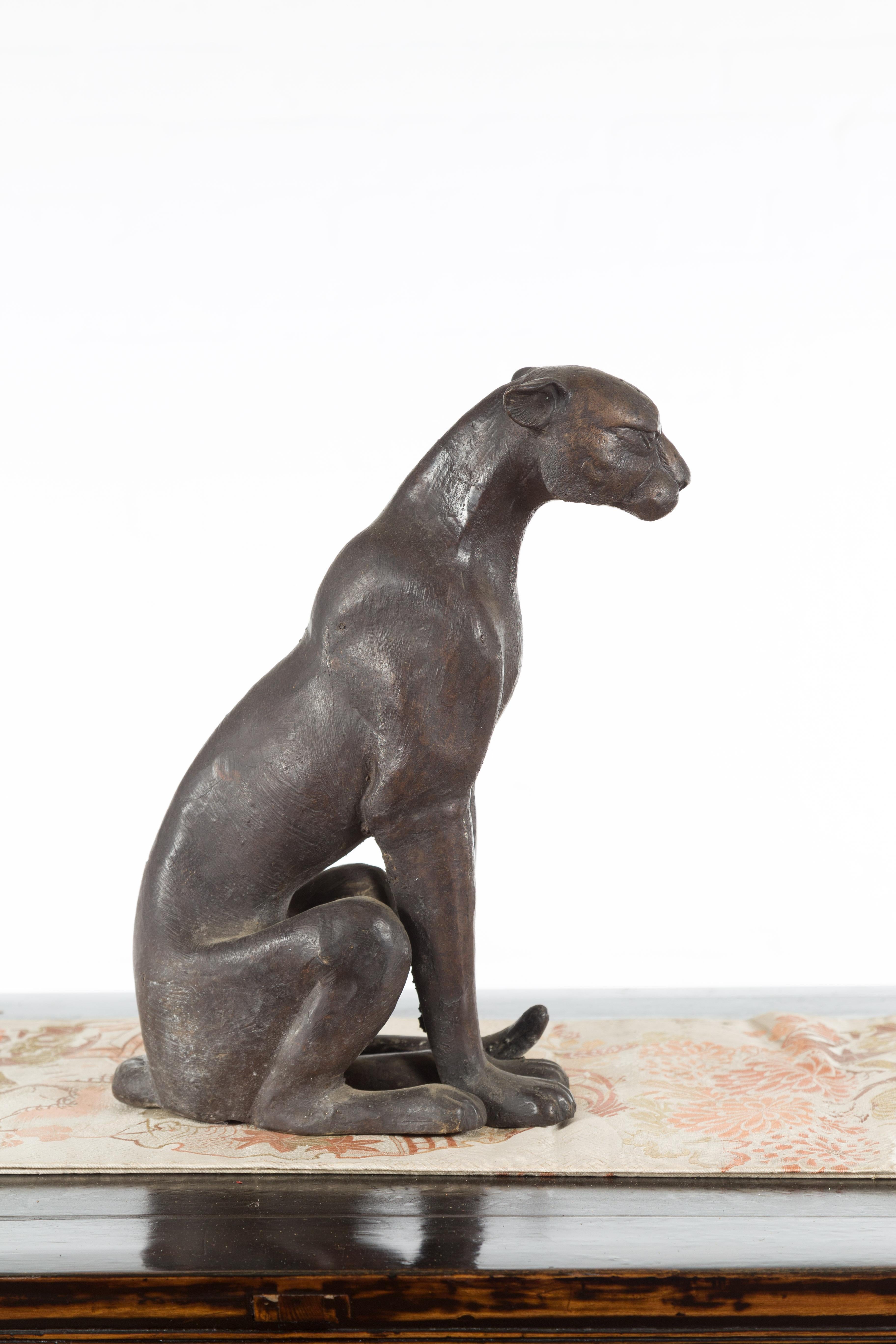 Statue vintage d'un chat assis en bronze moulé à la cire perdue avec patine en bronze 2