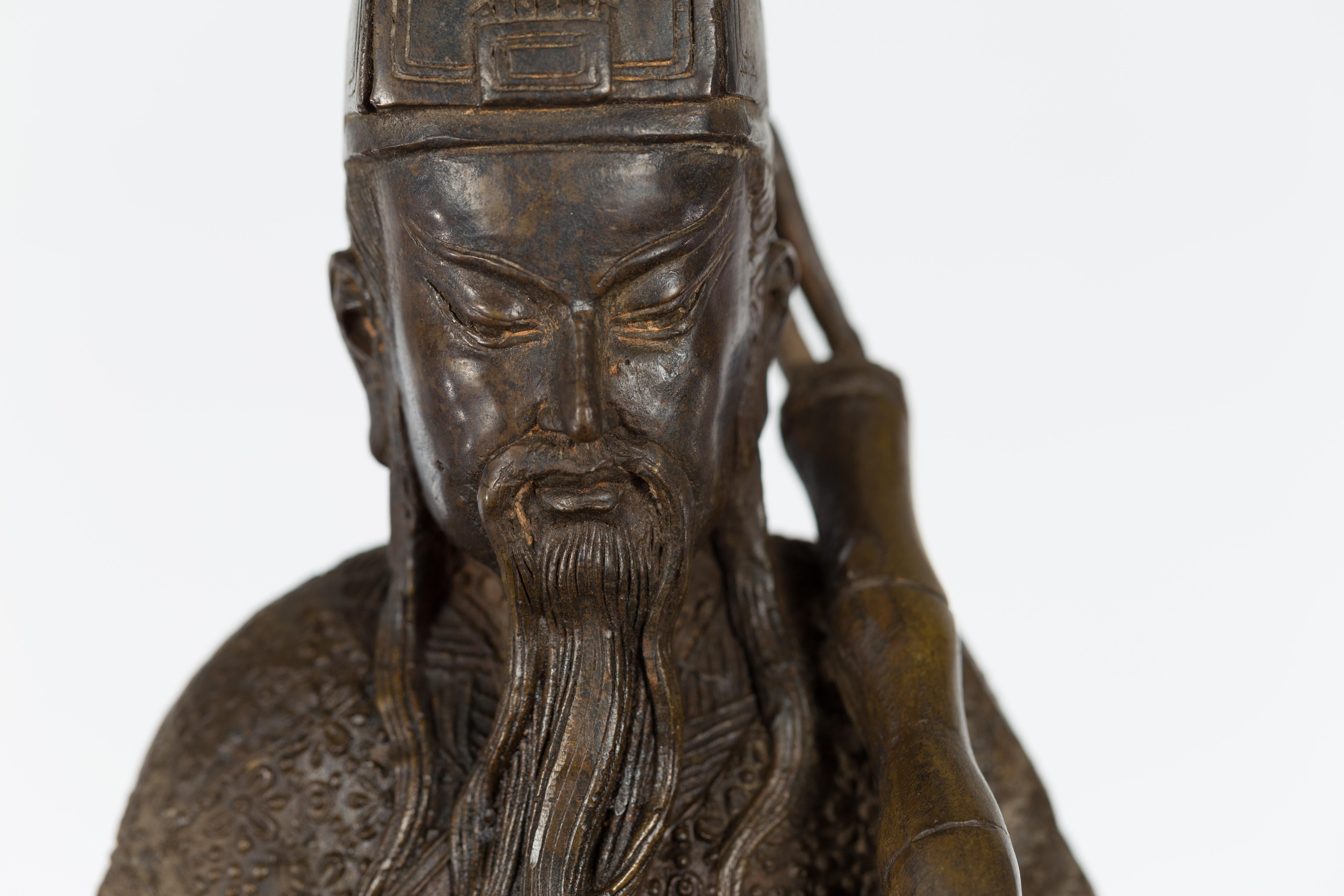 Estatuilla vintage de bronce fundido a la cera perdida de una figura ancestral china en venta 6