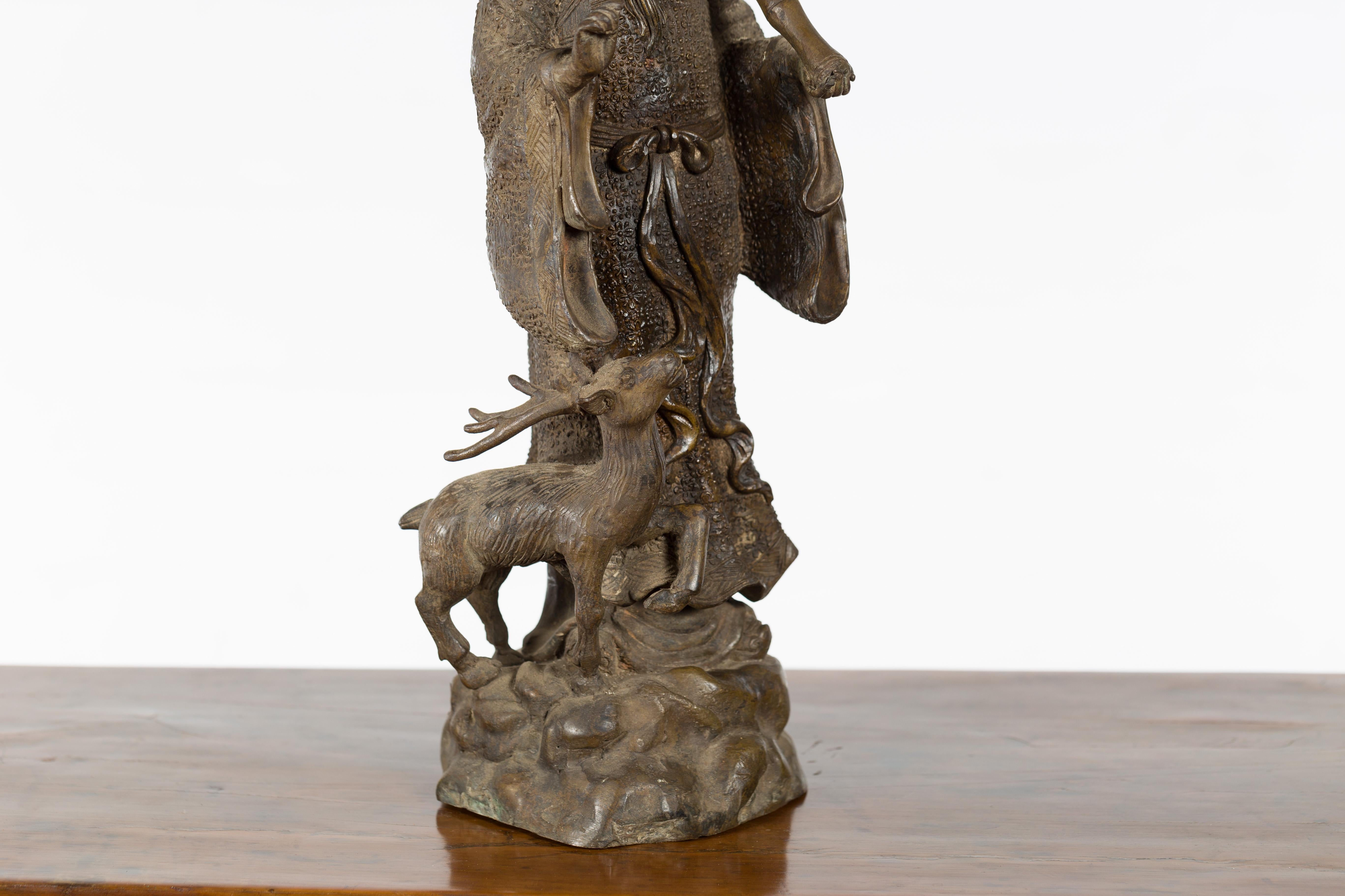 Estatuilla vintage de bronce fundido a la cera perdida de una figura ancestral china en venta 8