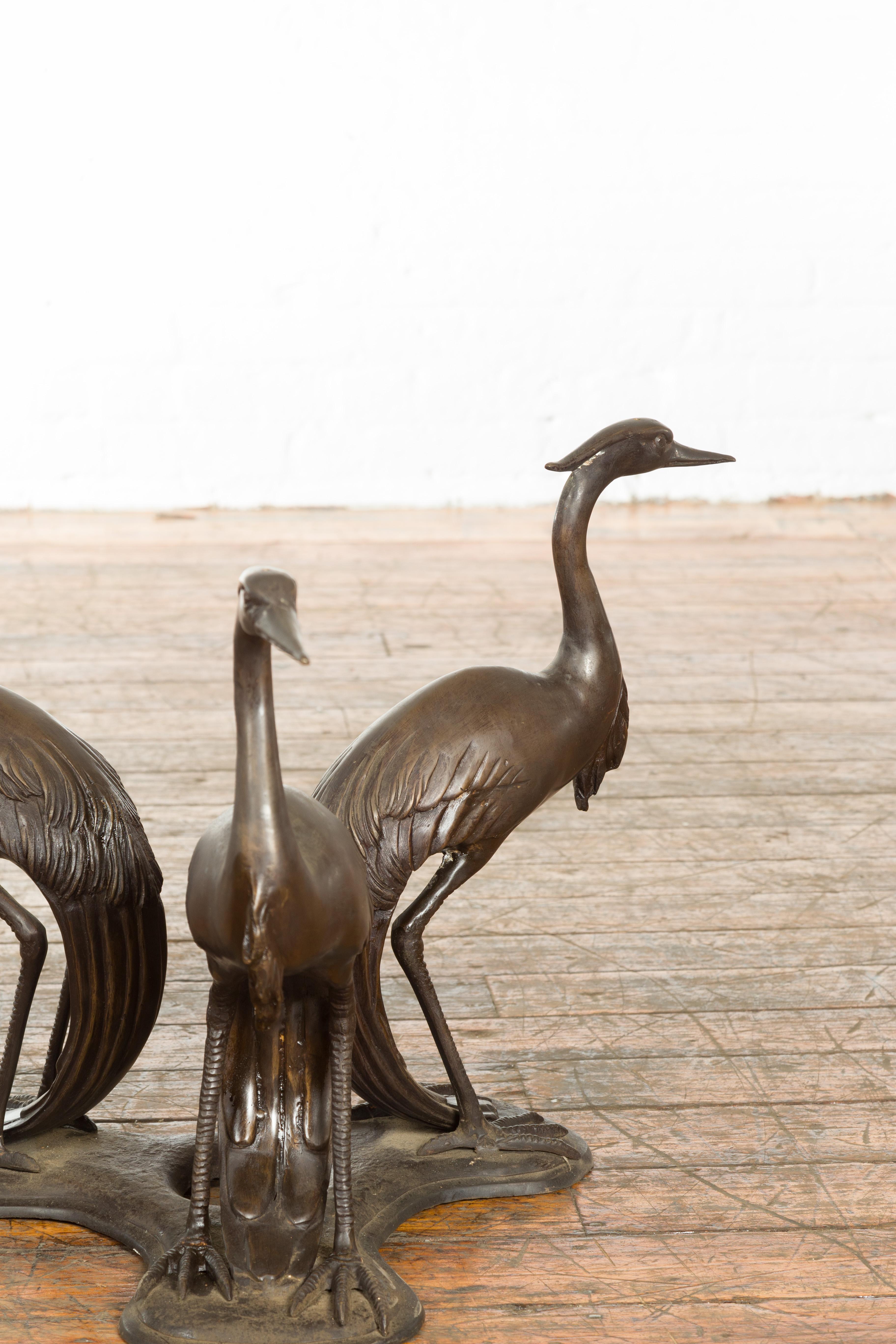Table basse vintage à trois pieds Heron en bronze moulé à la cire perdue avec patine foncée Bon état - En vente à Yonkers, NY