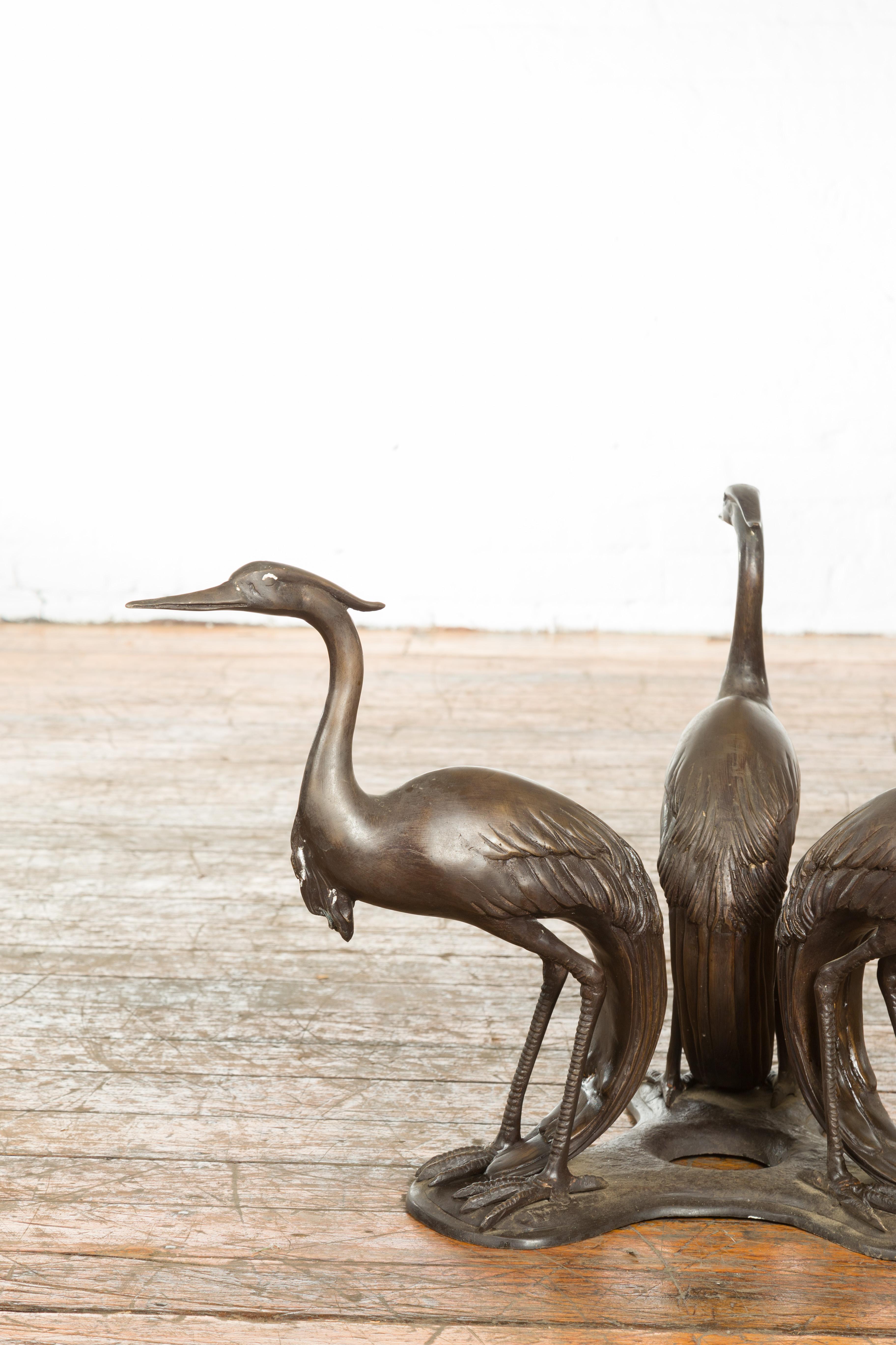 Table basse vintage à trois pieds Heron en bronze moulé à la cire perdue avec patine foncée en vente 1