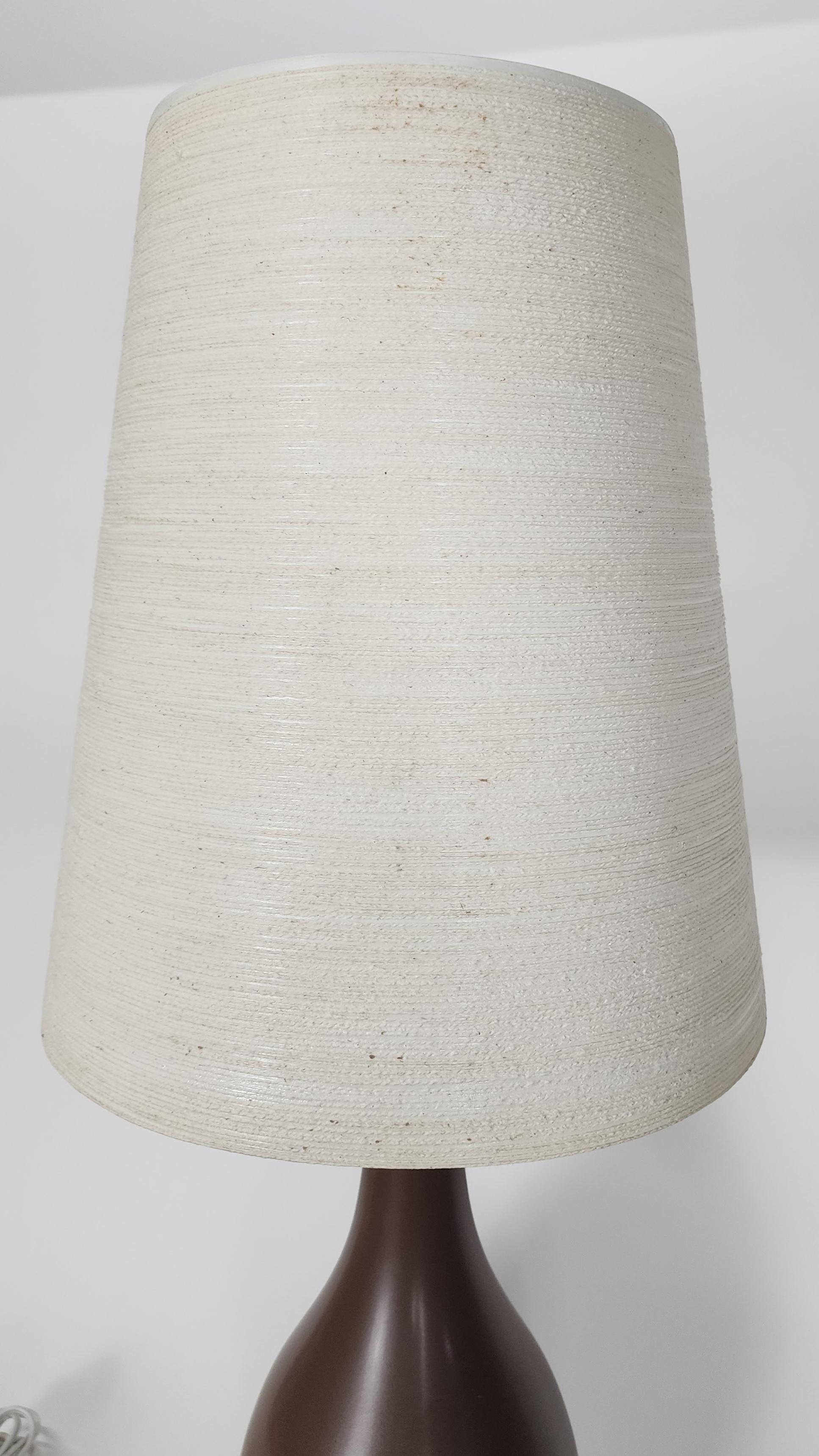Lampe de table vintage Lotte and Gunnar Bostlund avec abat-jour original en vente 4