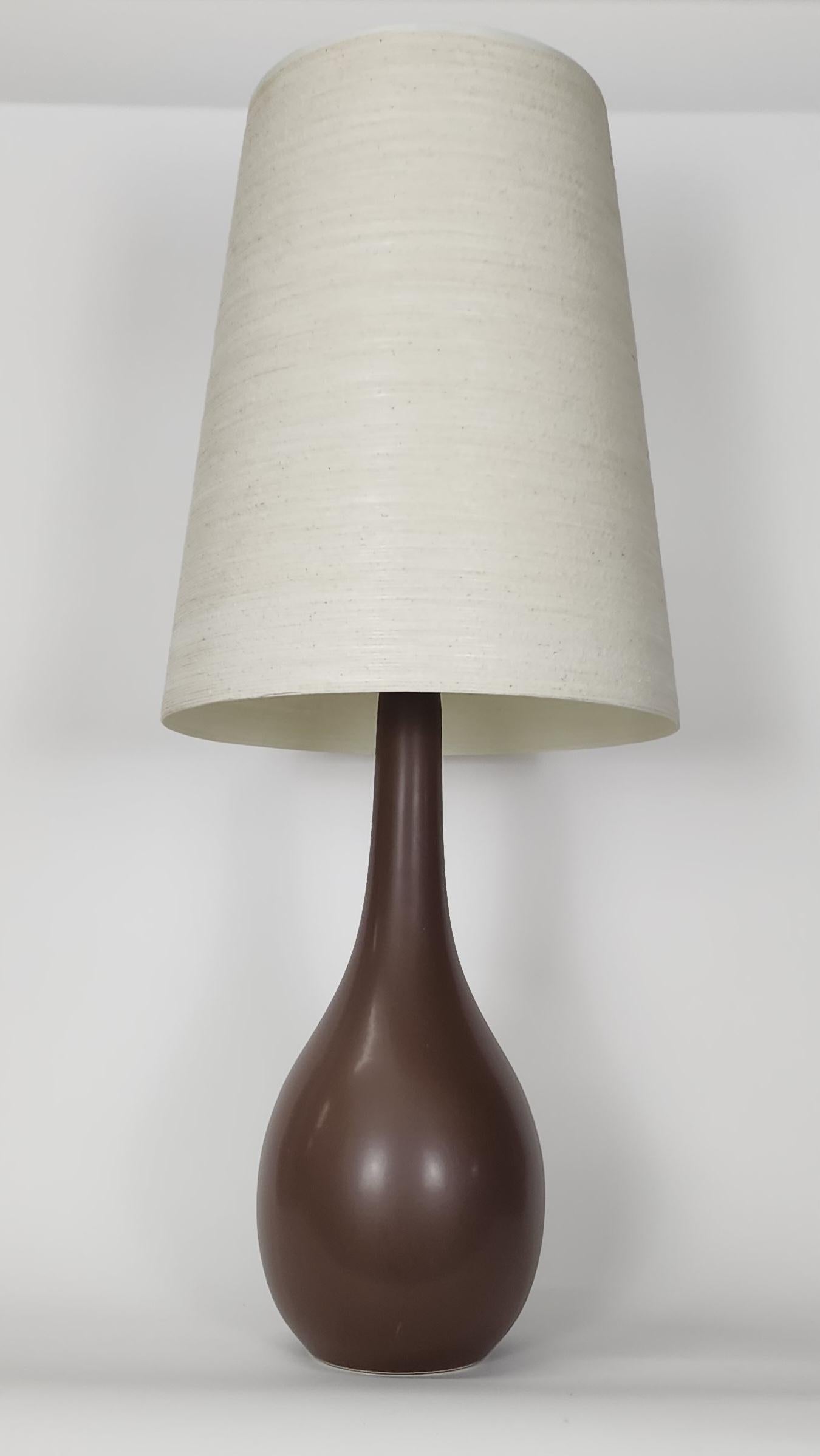 Céramique Lampe de table vintage Lotte and Gunnar Bostlund avec abat-jour original en vente