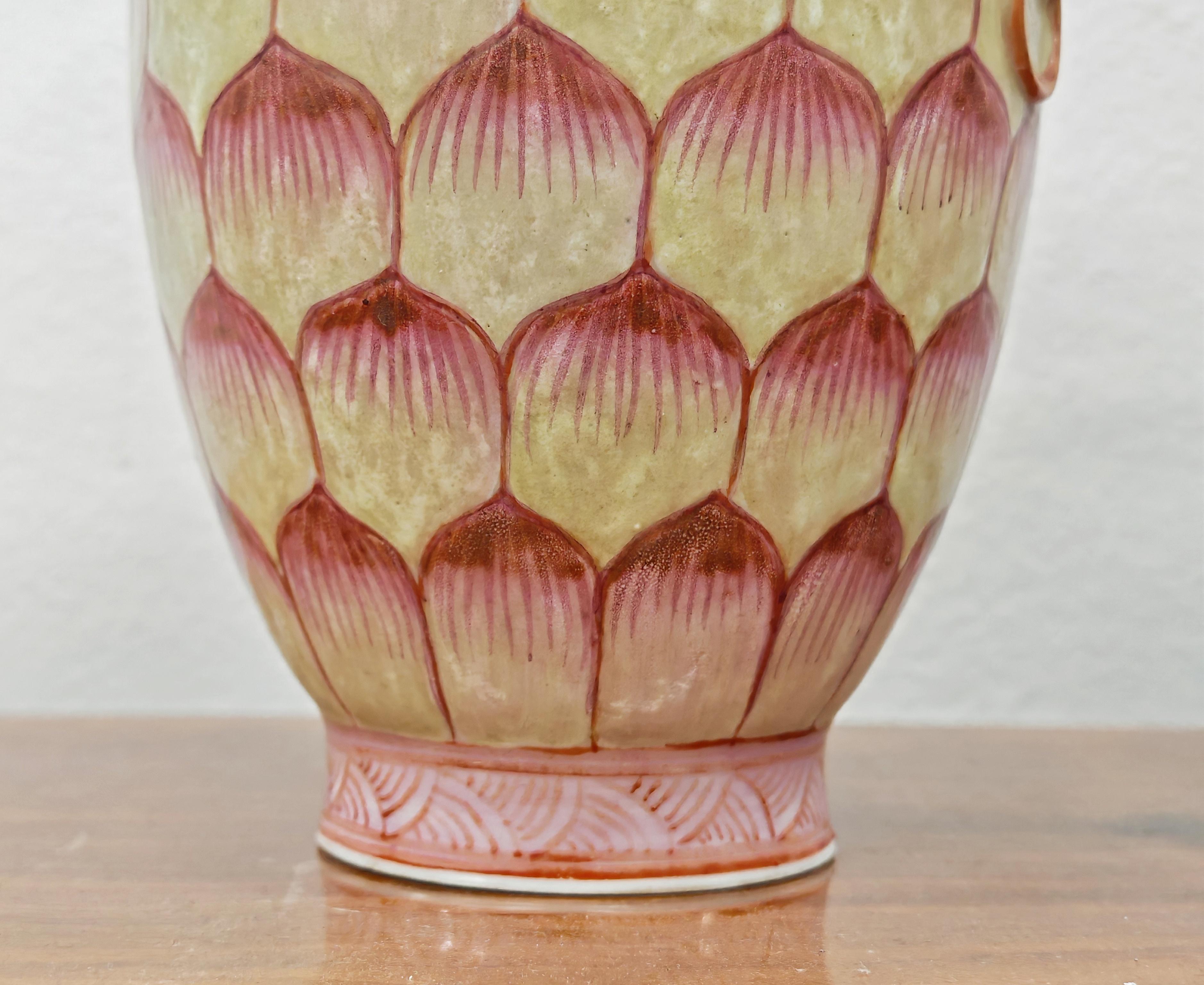 Vintage Lotus Bud Keramikvase, China 1940er Jahre im Angebot 1
