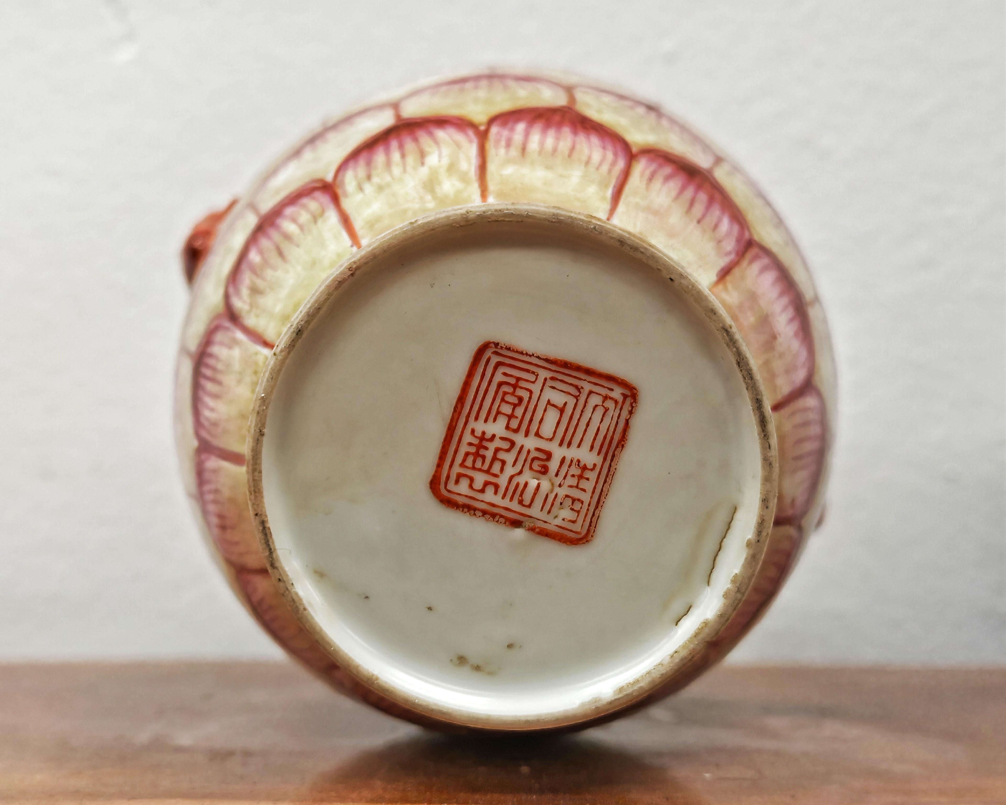 Vintage Lotus Bud Keramikvase, China 1940er Jahre im Angebot 3
