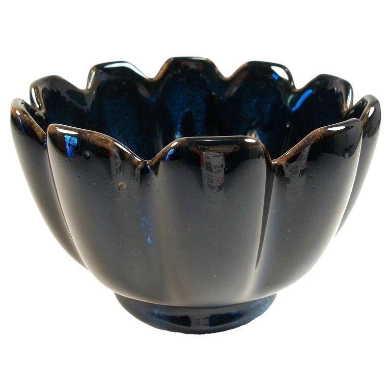 Cliff Lee Porcelain Teardrop Vase in Oxblood Glaze 1994 For Sale at 1stDibs