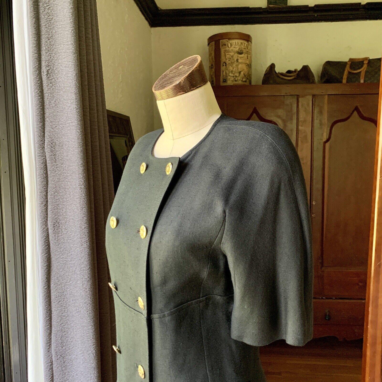 Vintage LOUIS FERAUD Couture Two Piece Ensemble Black CLASSIC Skirt Jacket 6 In Good Condition For Sale In Asheville, NC